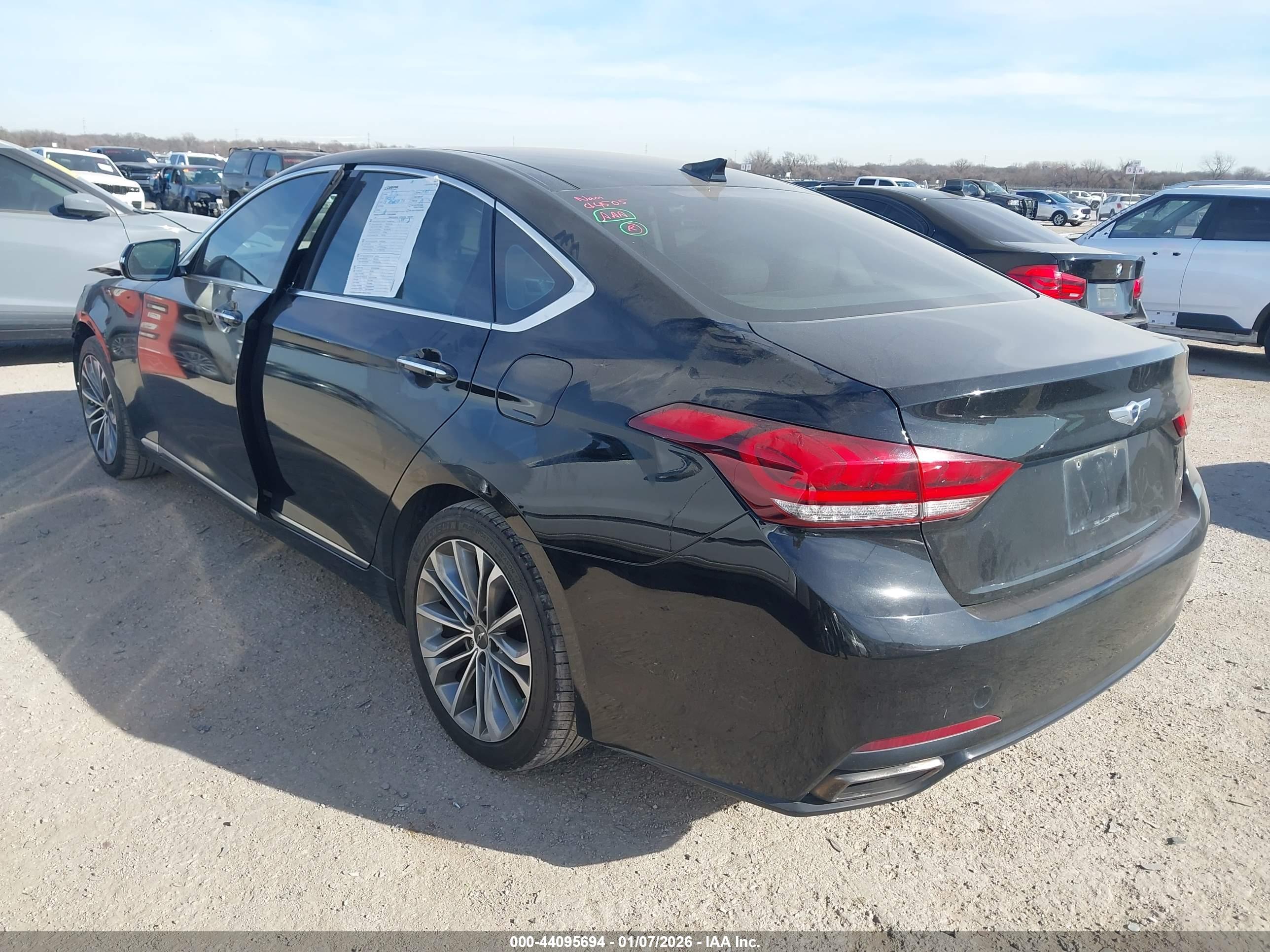 HYUNDAI GENESIS image 3
