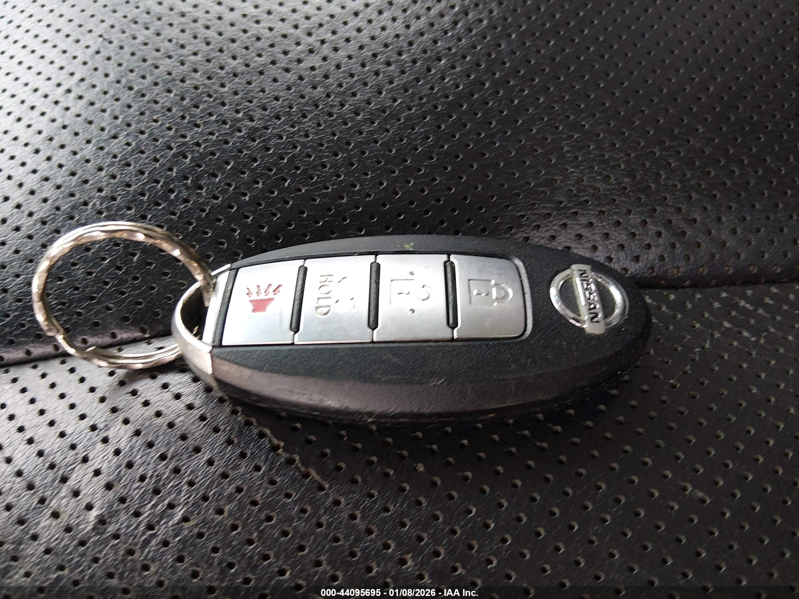 NISSAN MAXIMA image 11