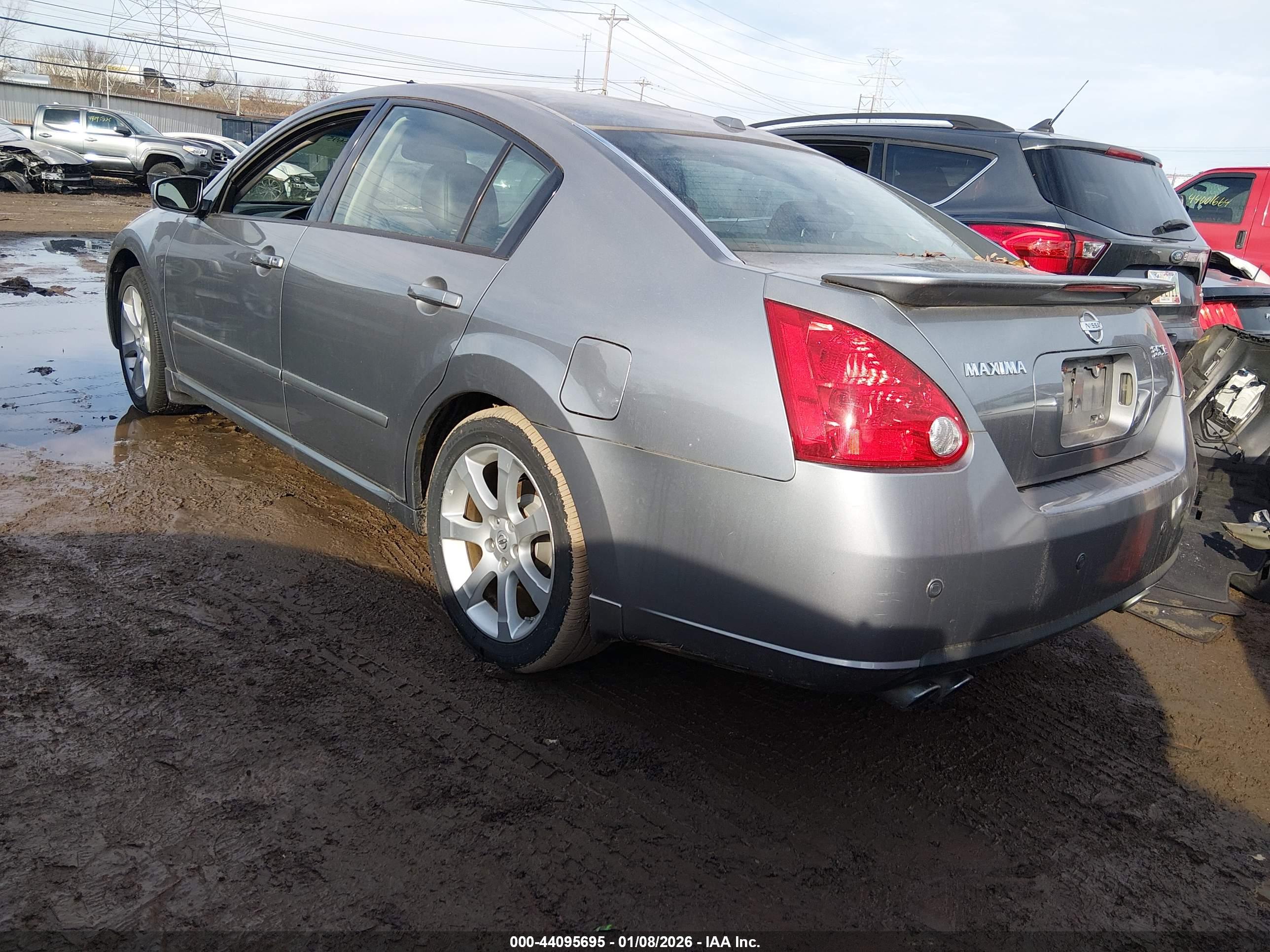 NISSAN MAXIMA image 3