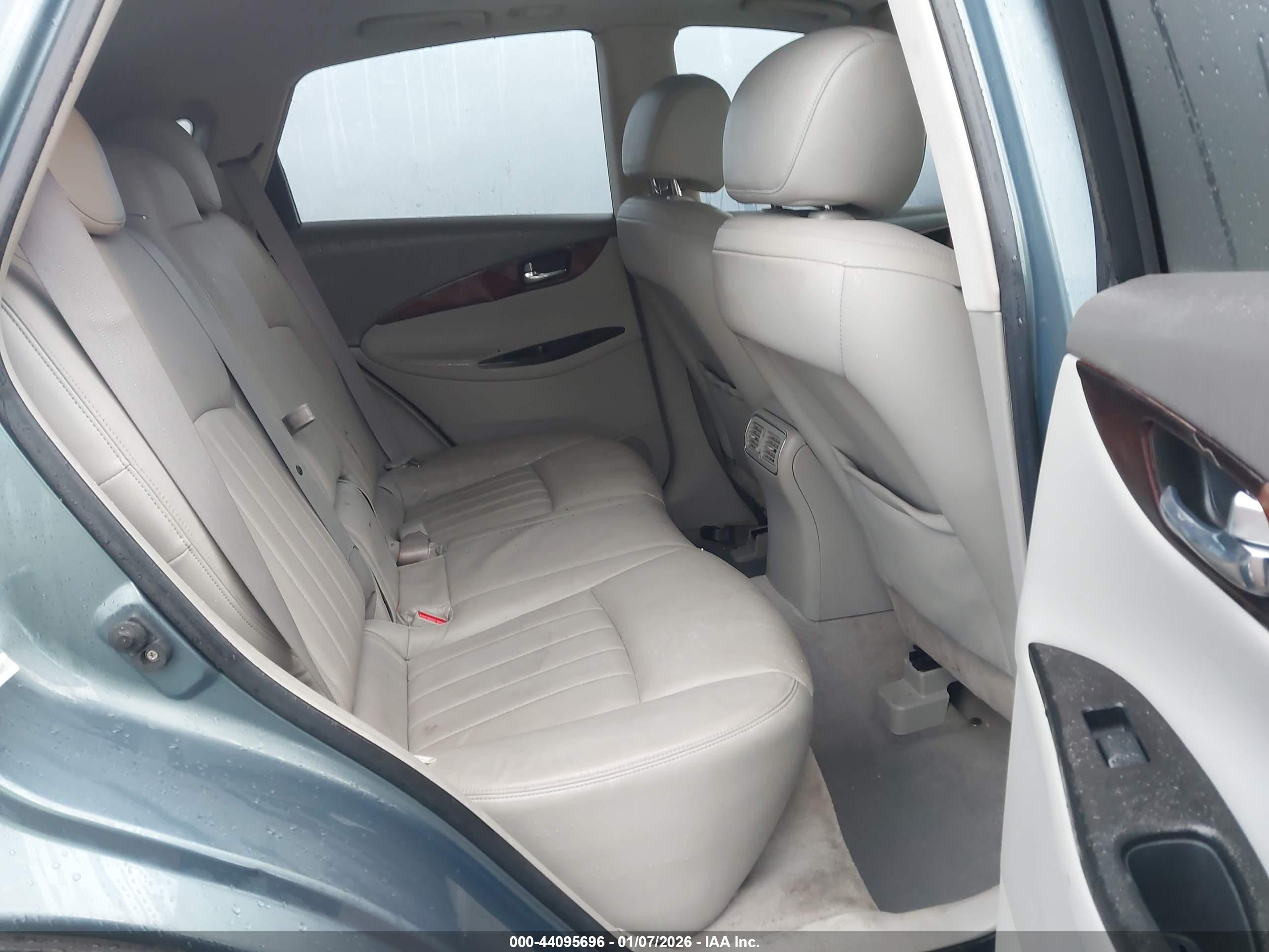 INFINITI EX35 image 8