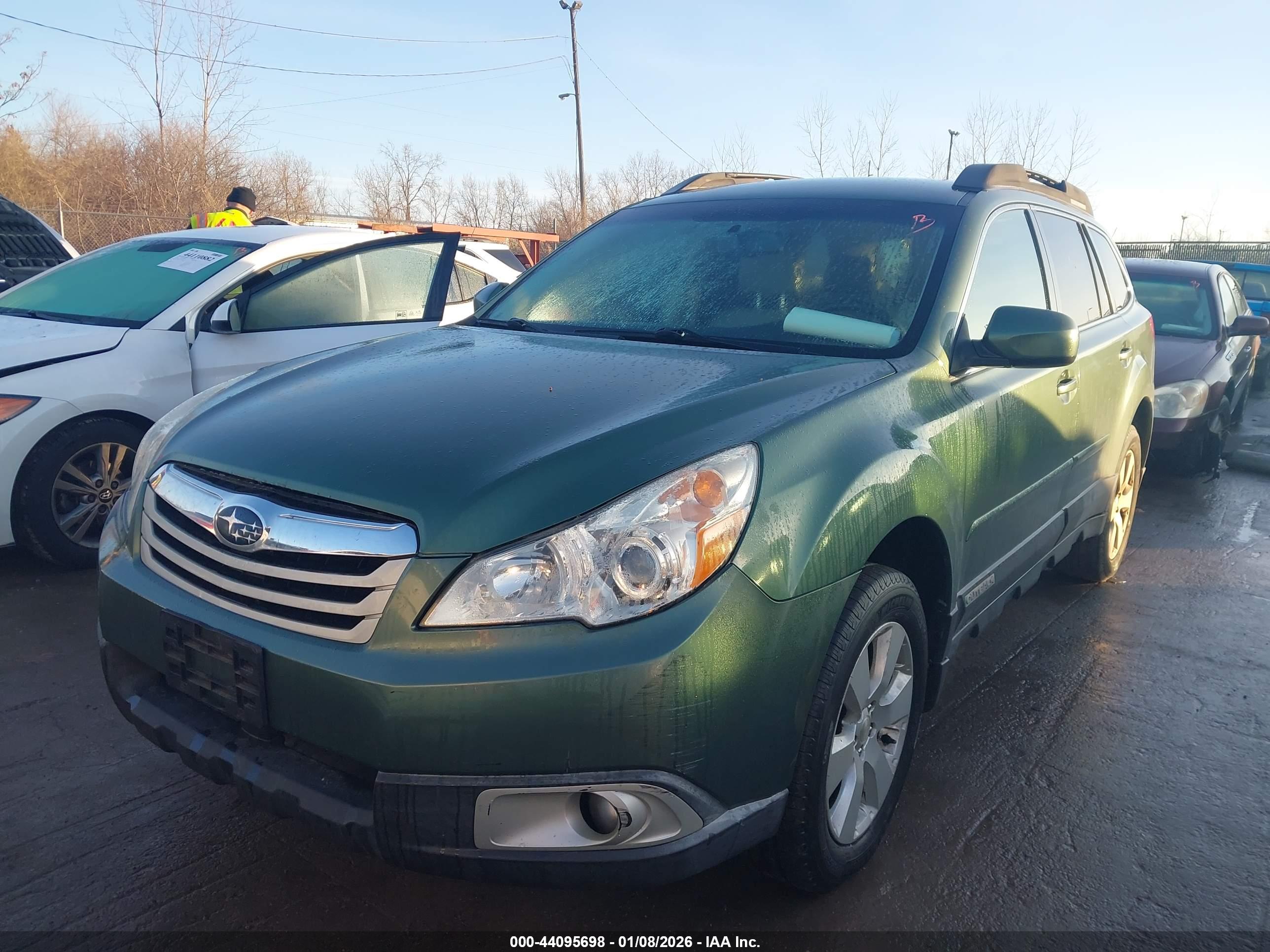 SUBARU OUTBACK image 2