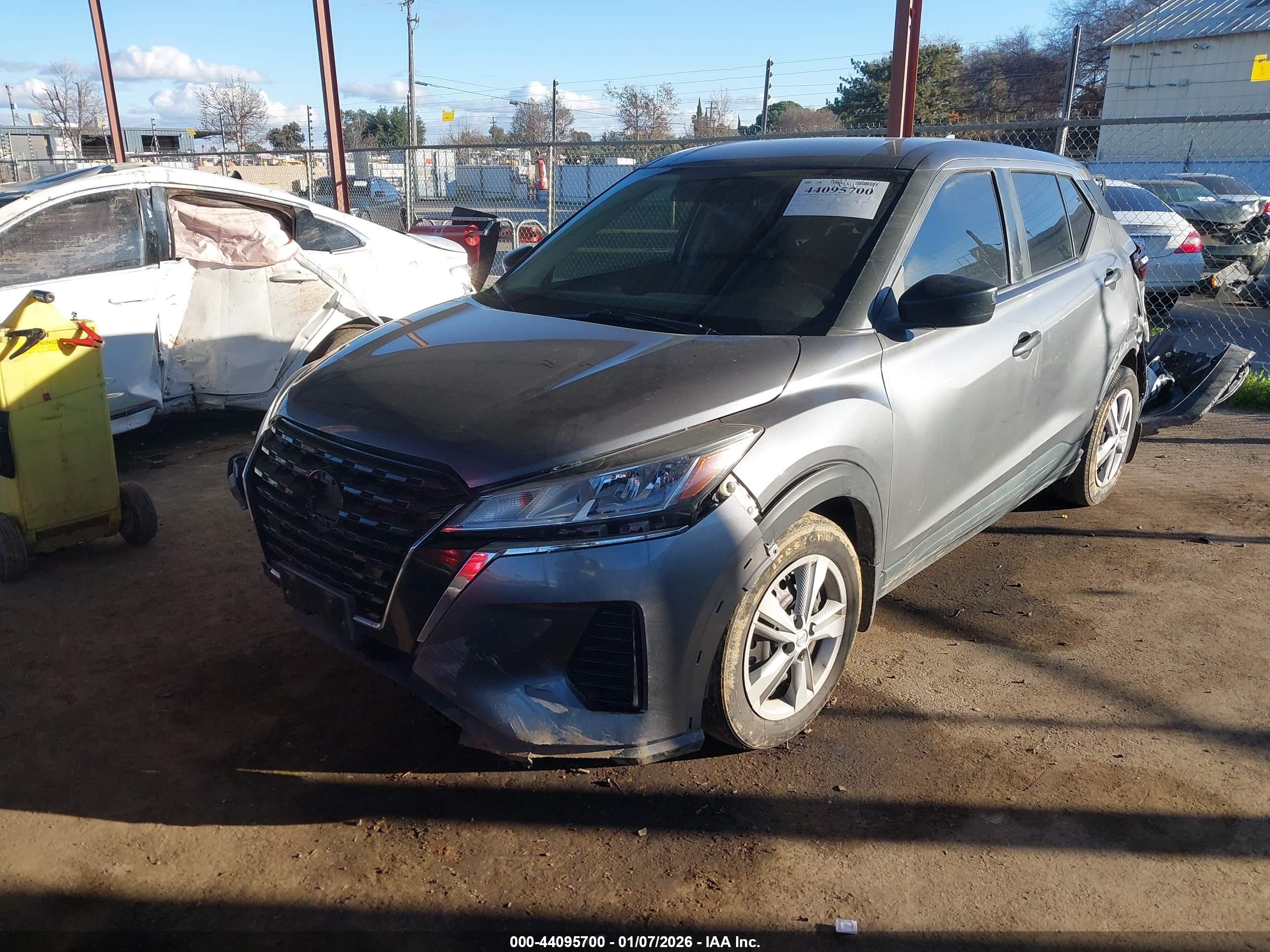 NISSAN KICKS image 2