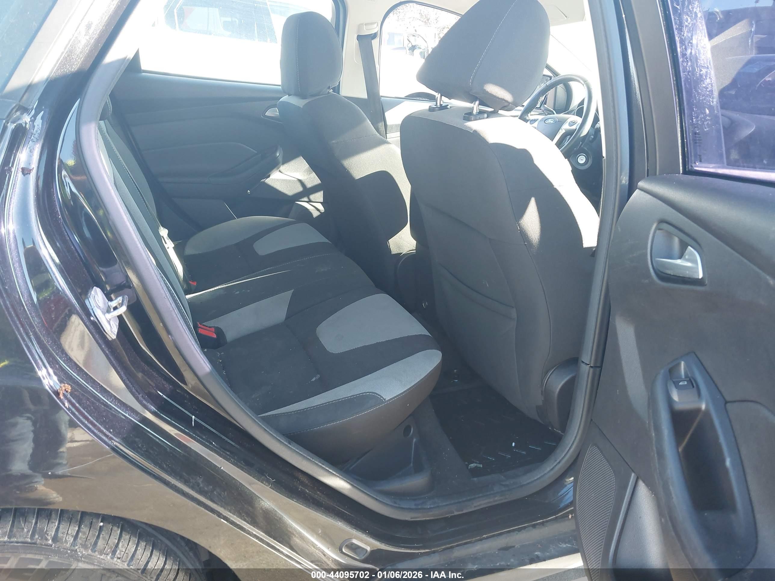 FORD FOCUS image 8