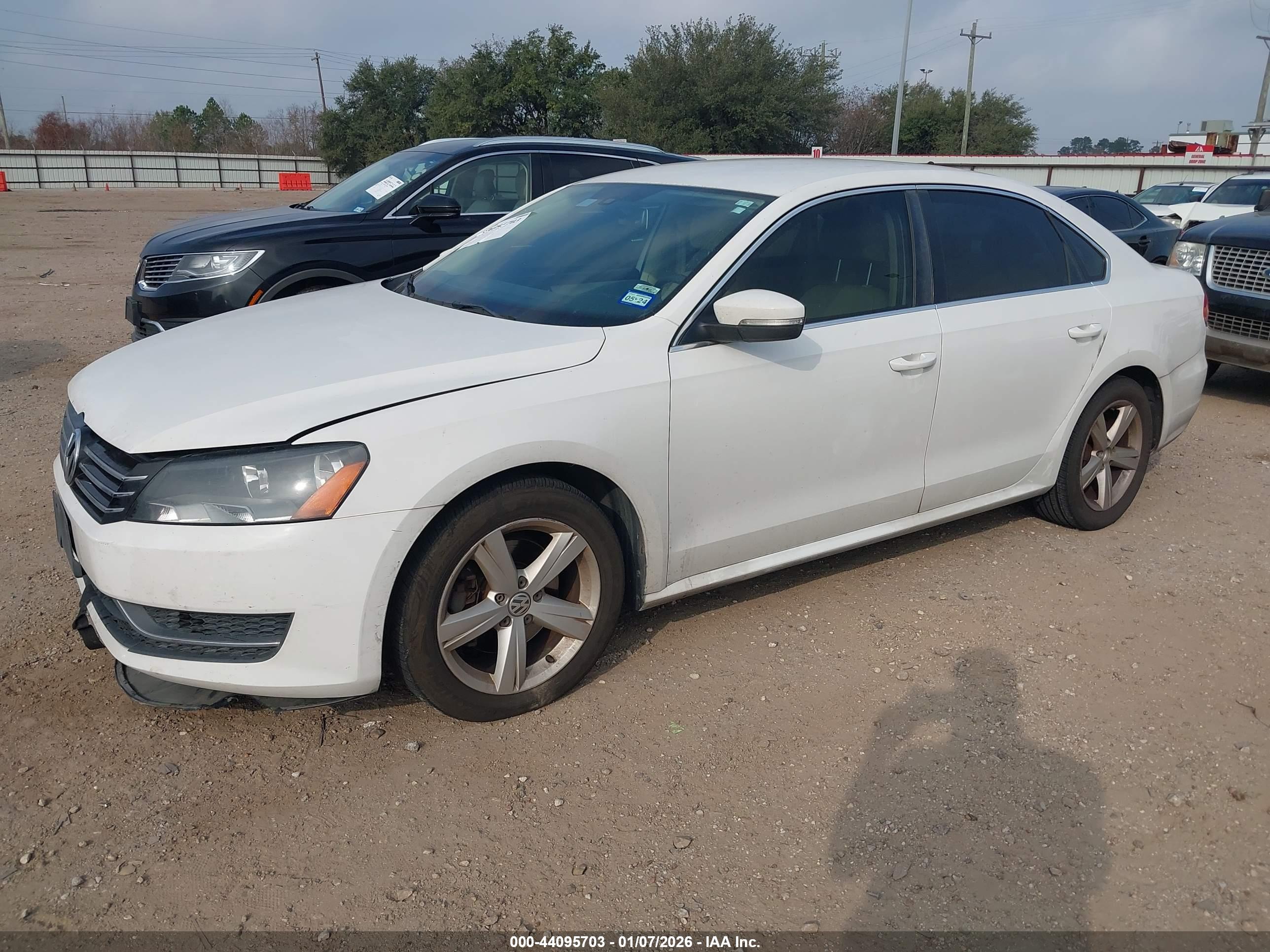 VOLKSWAGEN PASSAT image 2