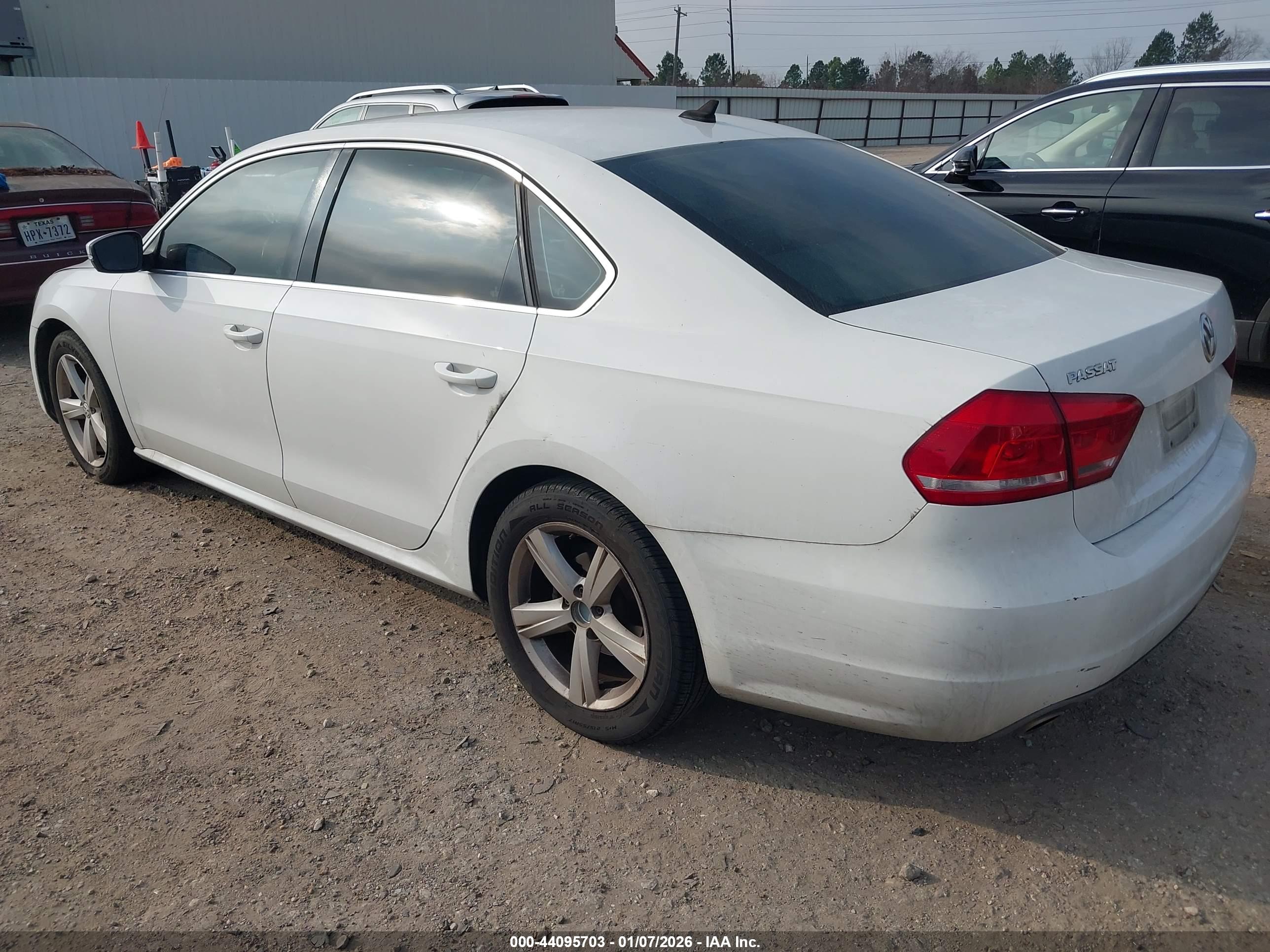 VOLKSWAGEN PASSAT image 3