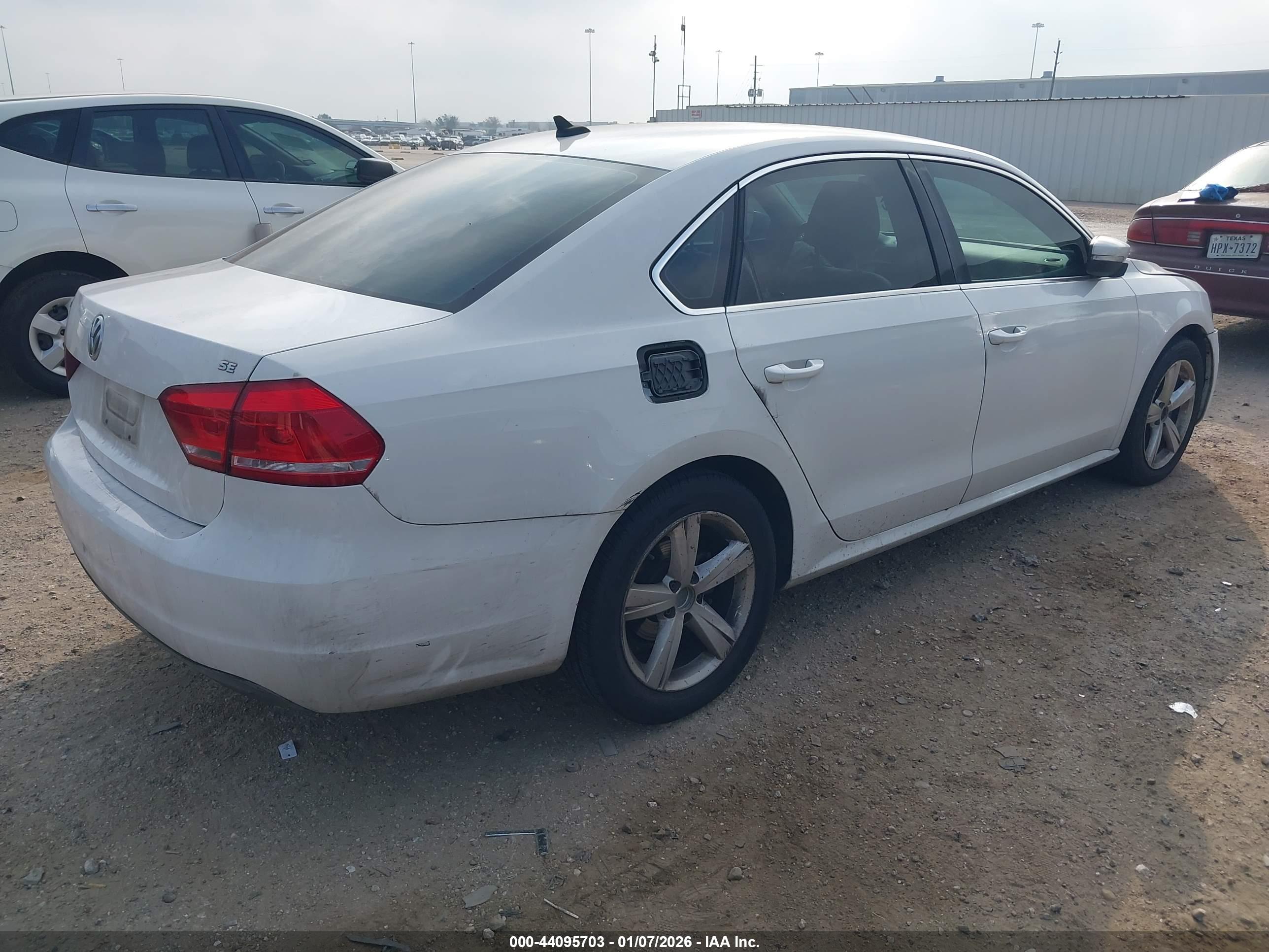 VOLKSWAGEN PASSAT image 4