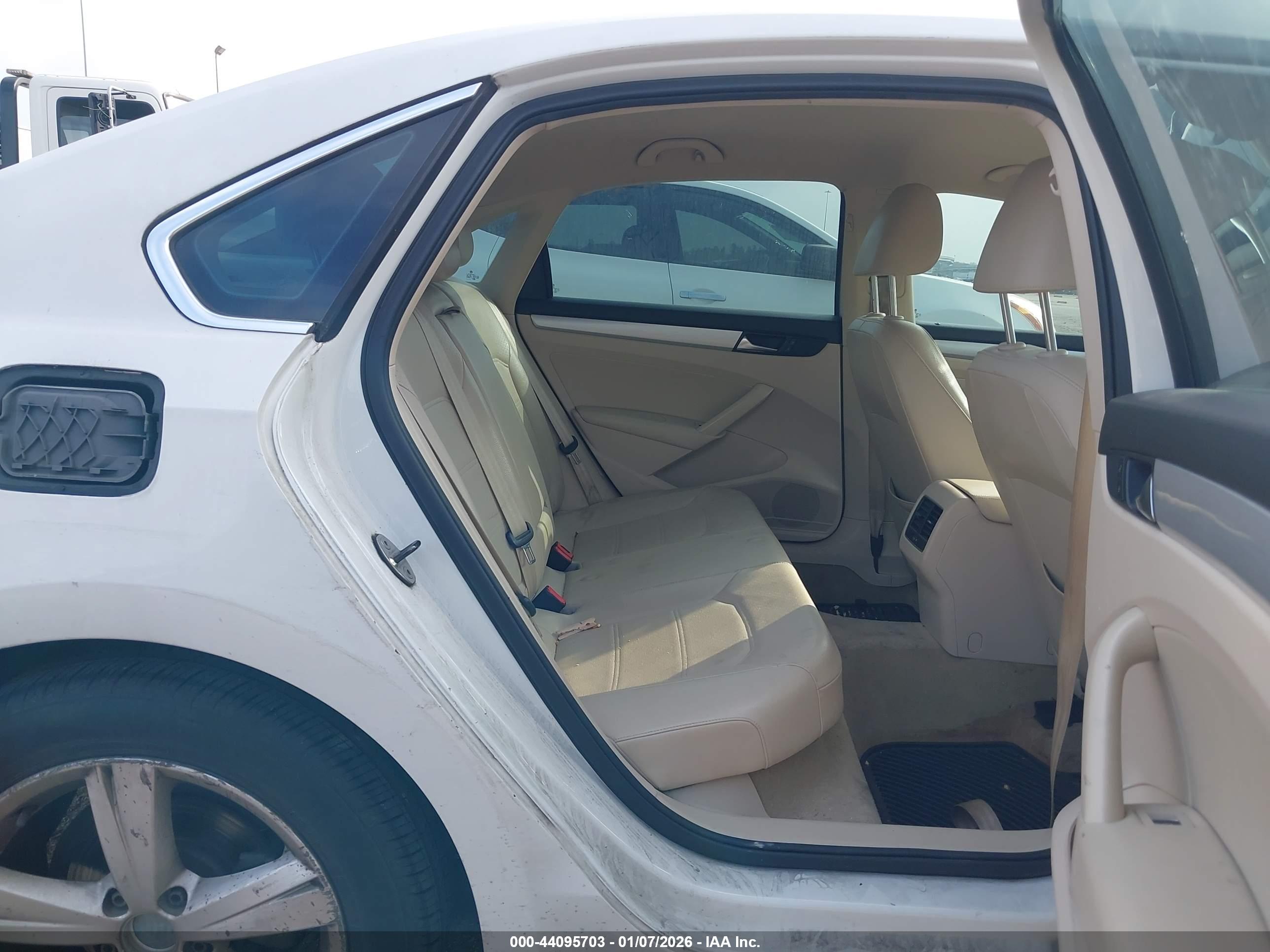 VOLKSWAGEN PASSAT image 8