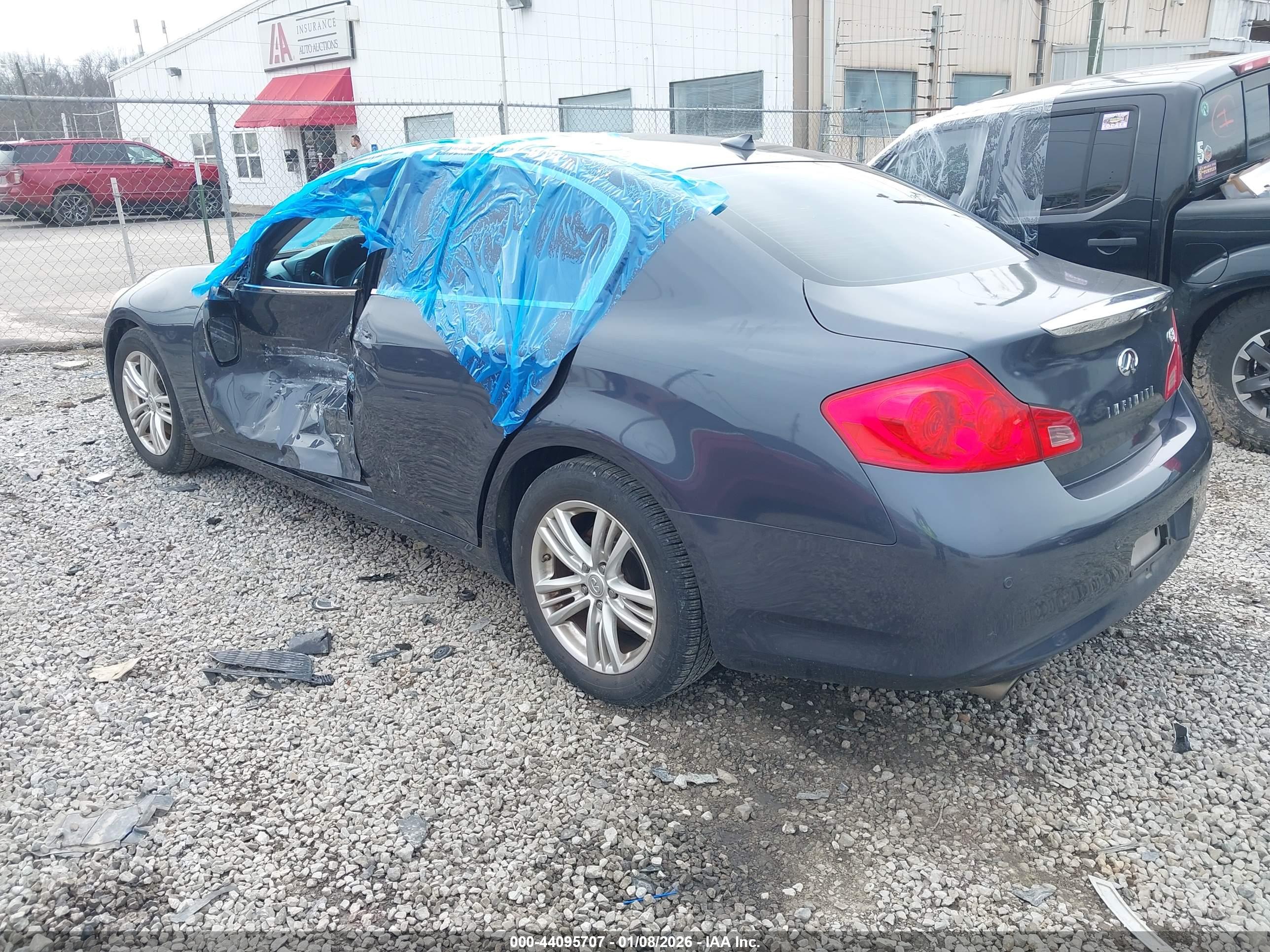 INFINITI G37 image 3