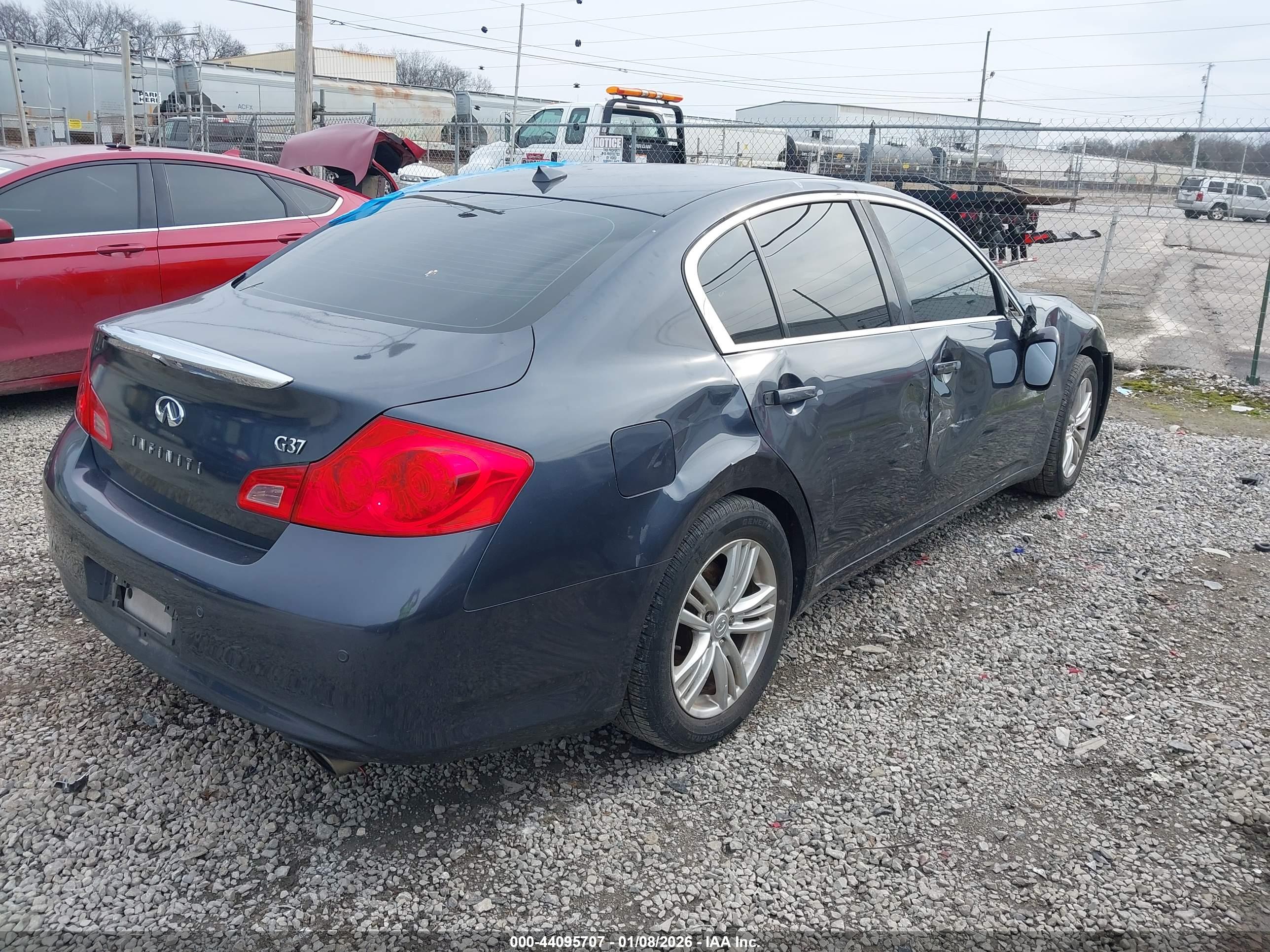 INFINITI G37 image 4
