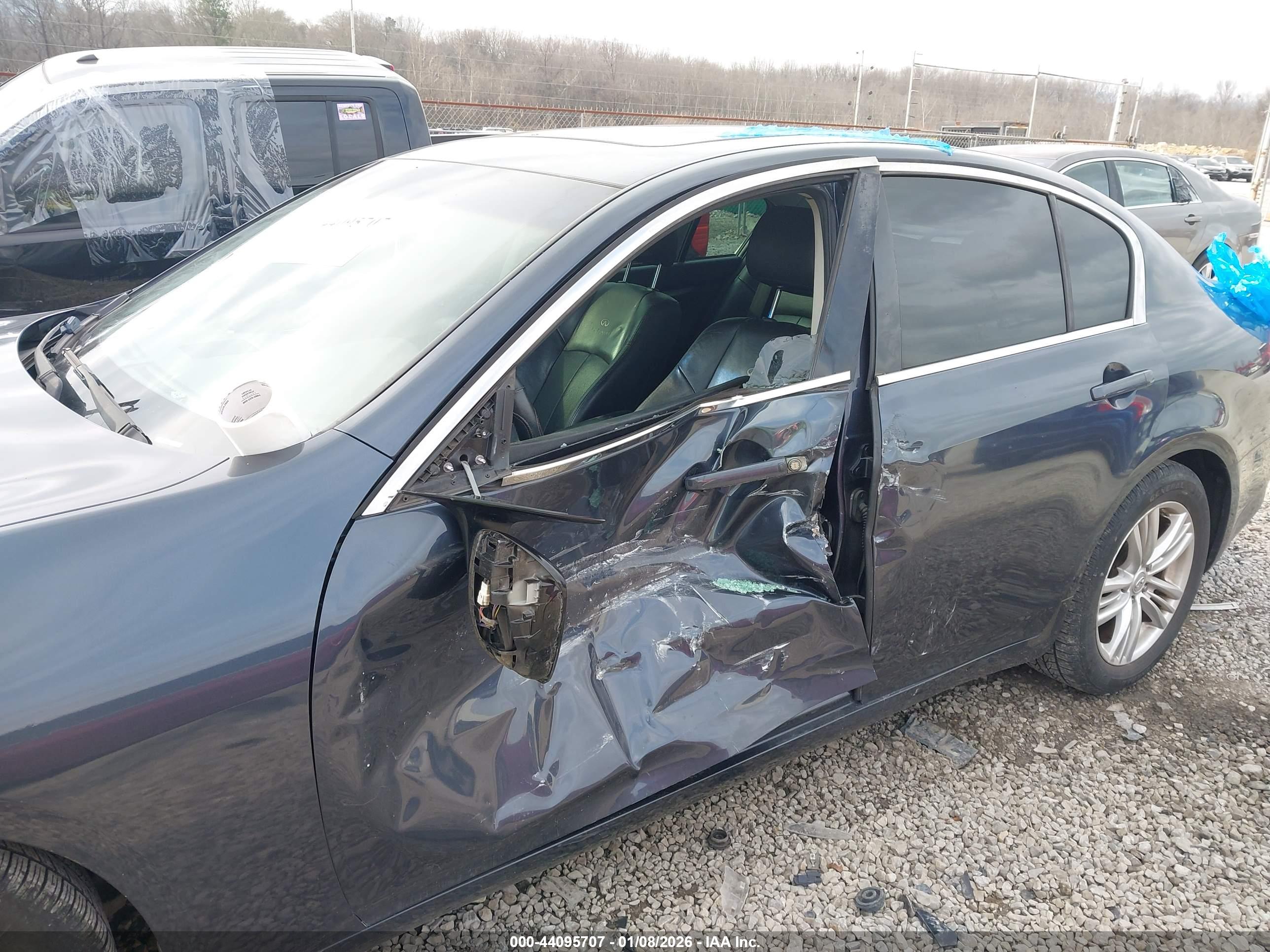 INFINITI G37 image 6