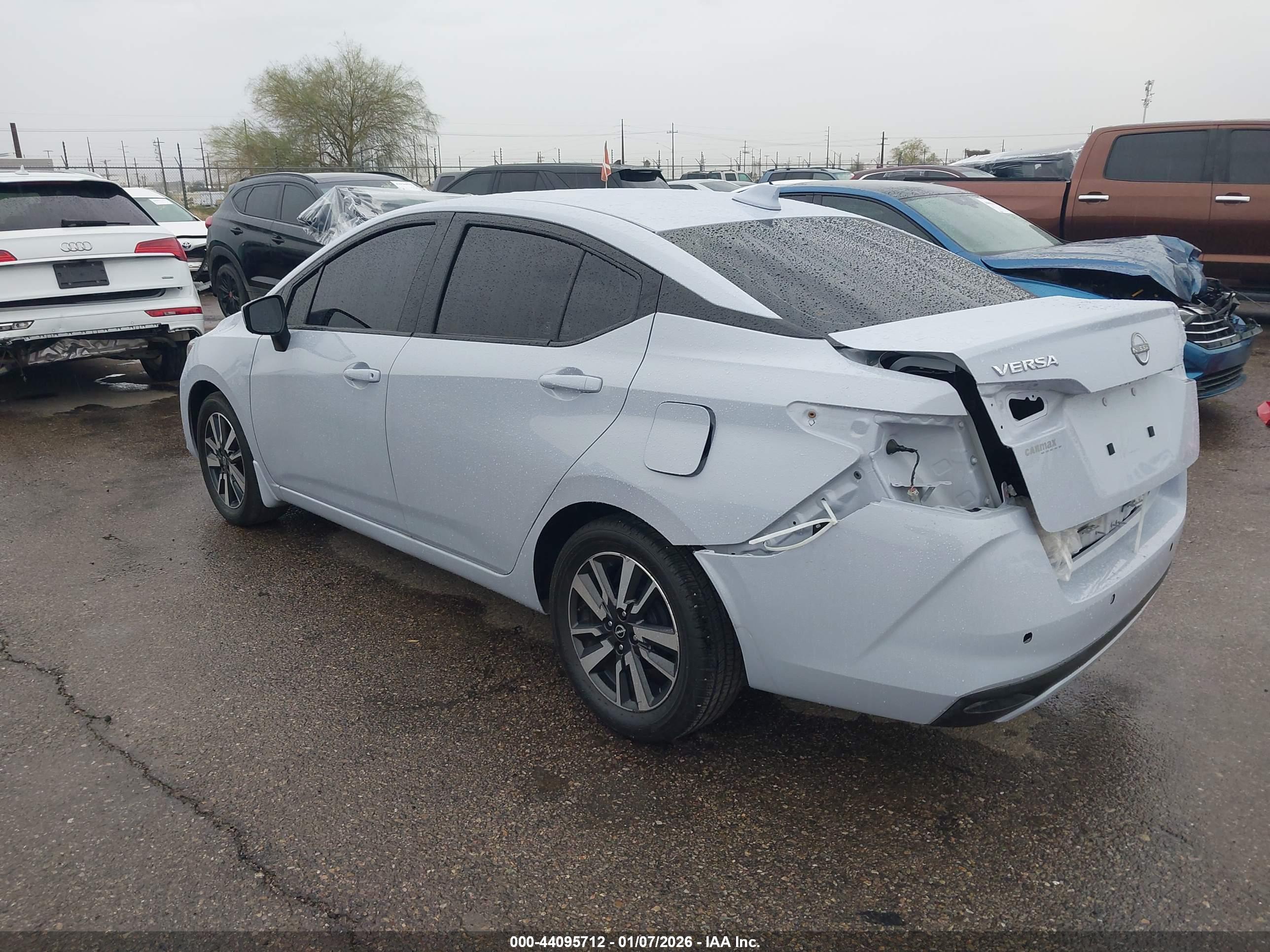 NISSAN VERSA image 3