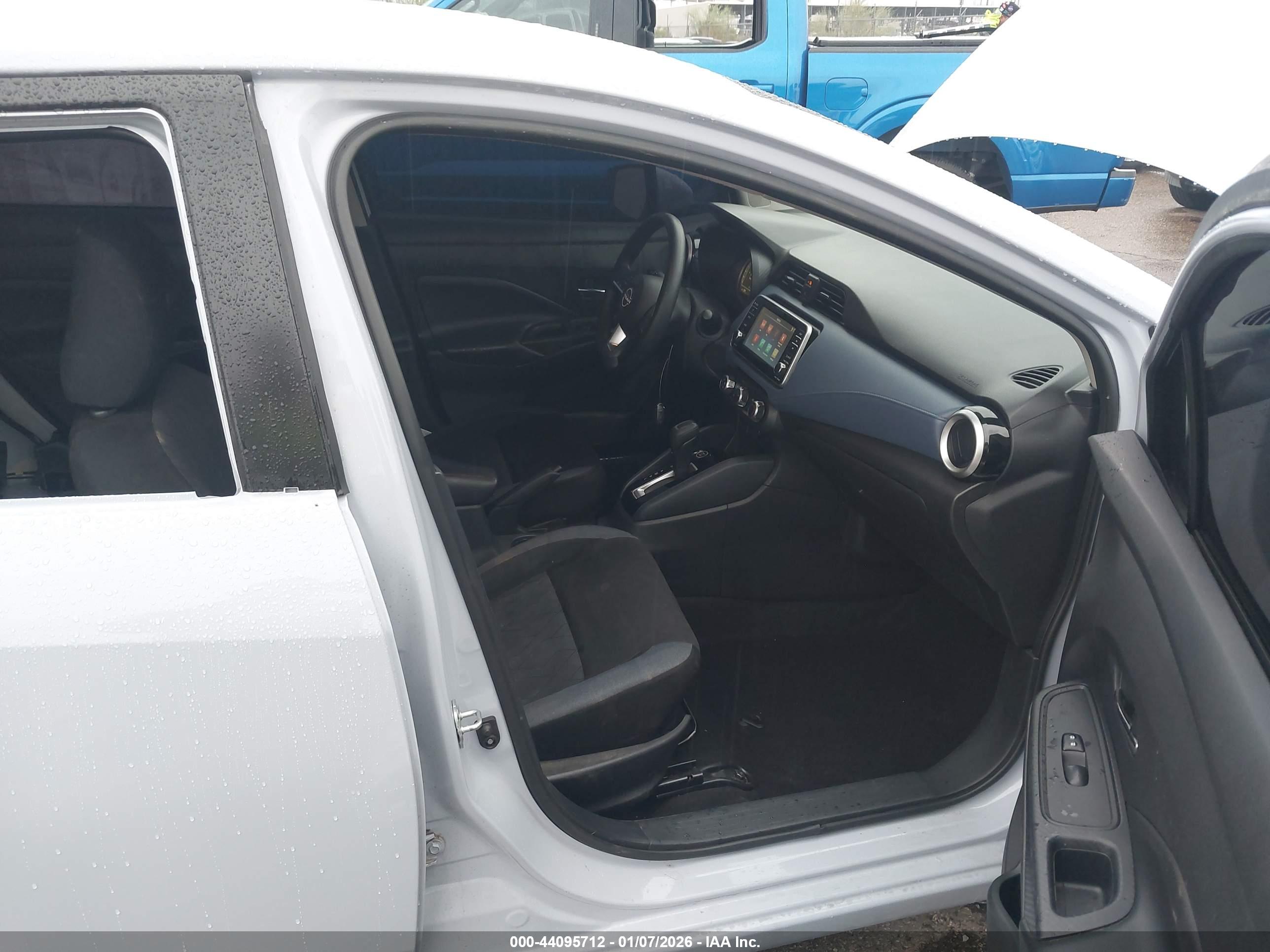 NISSAN VERSA image 5