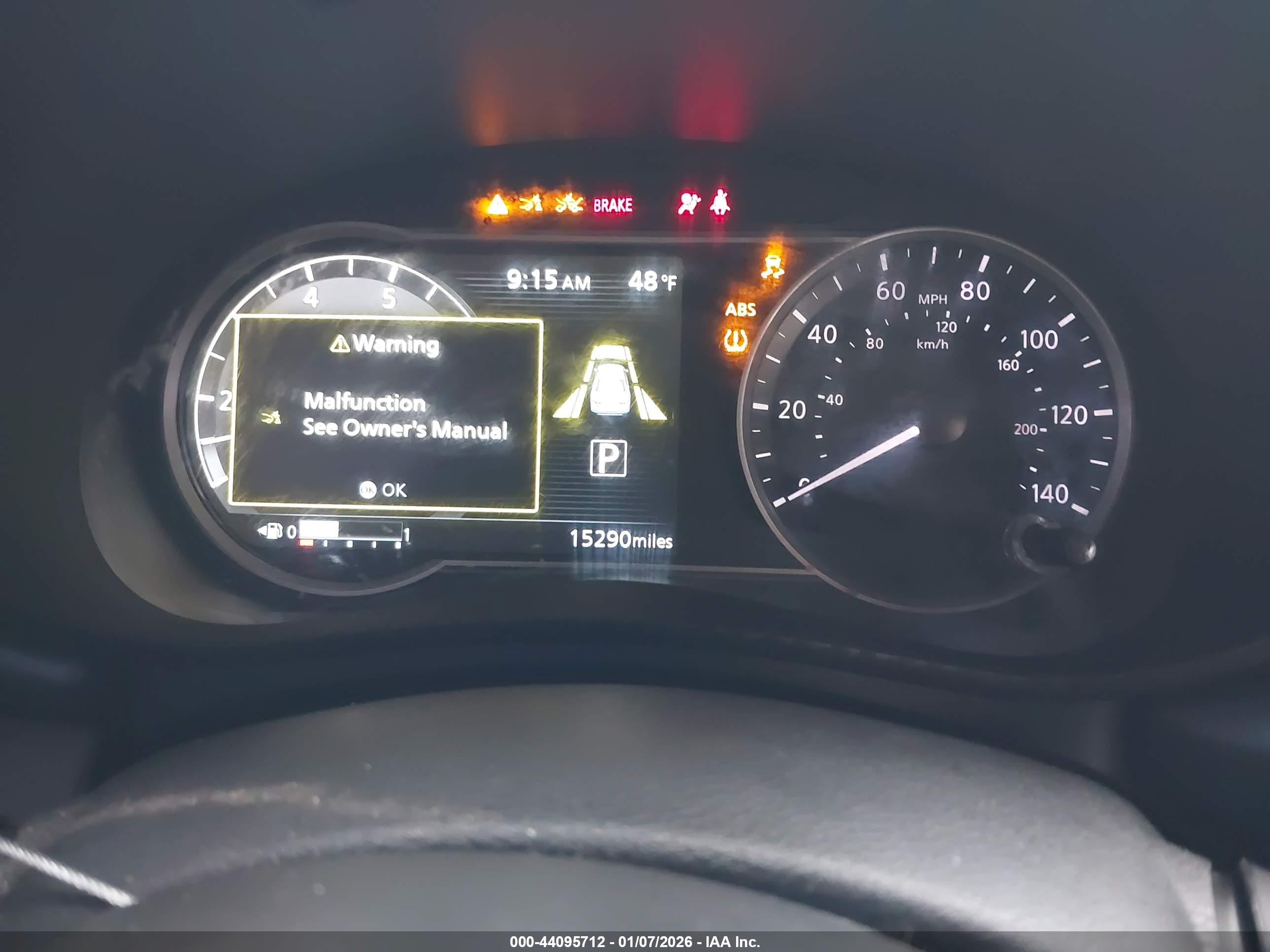 NISSAN VERSA image 7