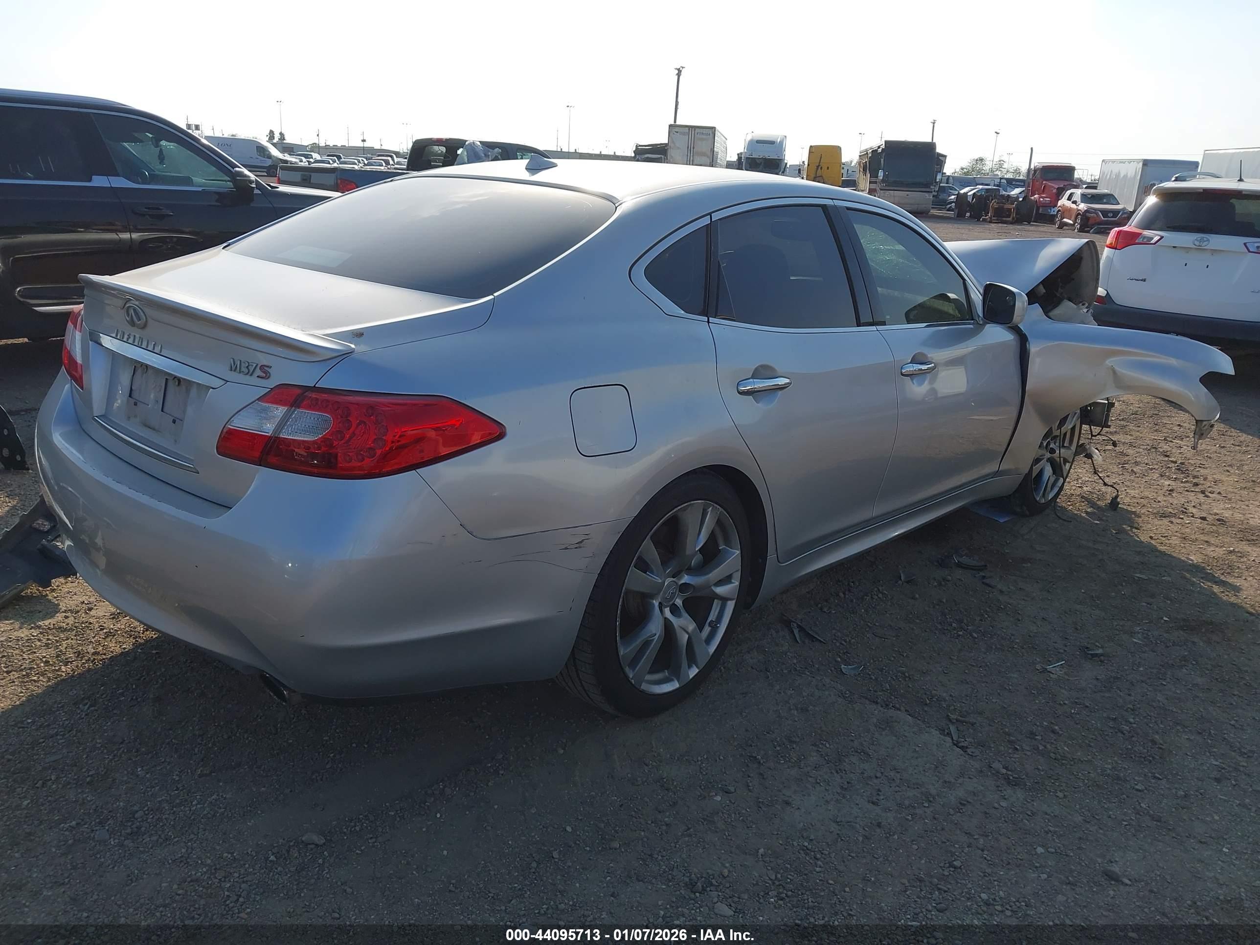 INFINITI M37 image 4