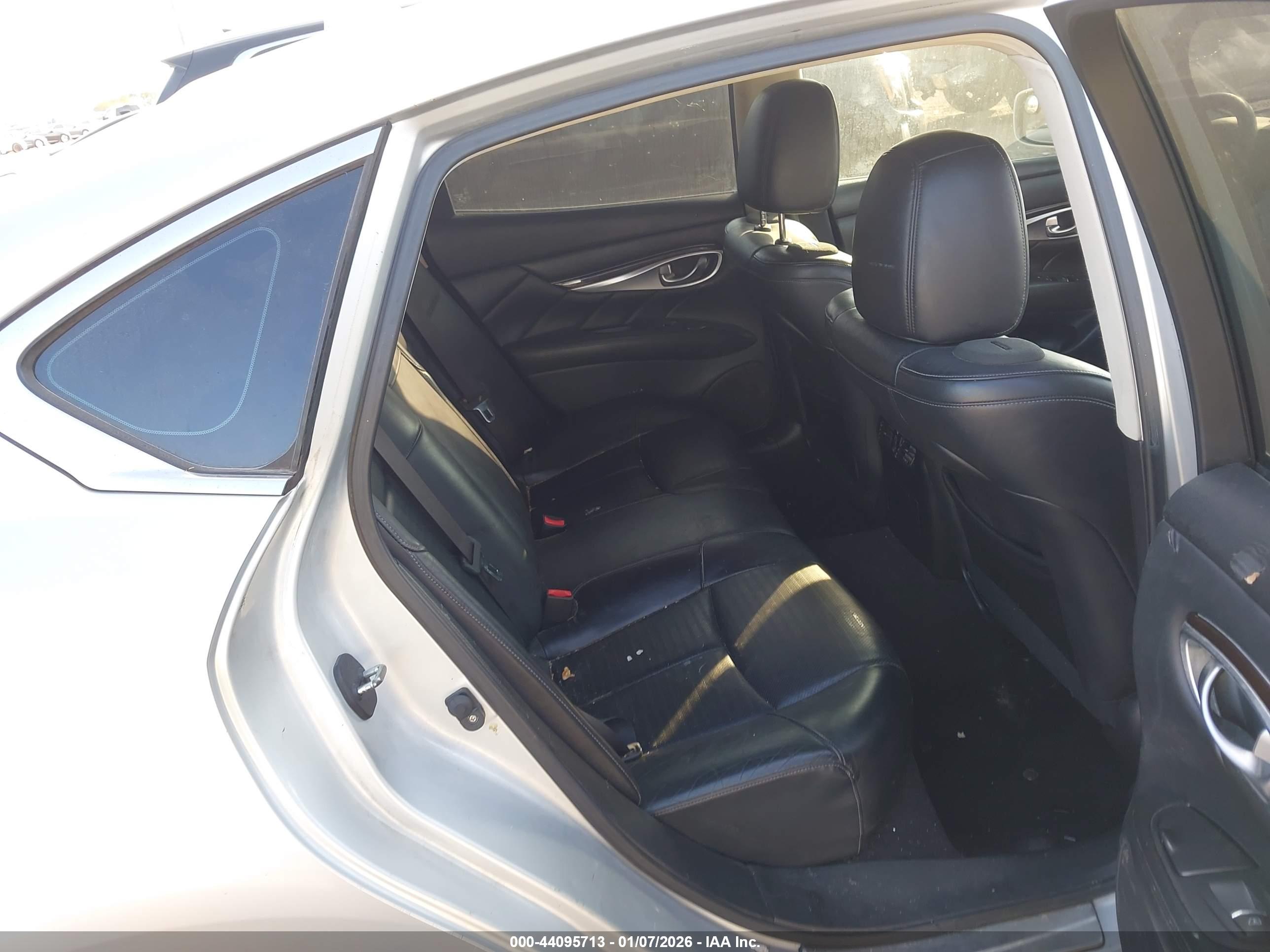 INFINITI M37 image 8