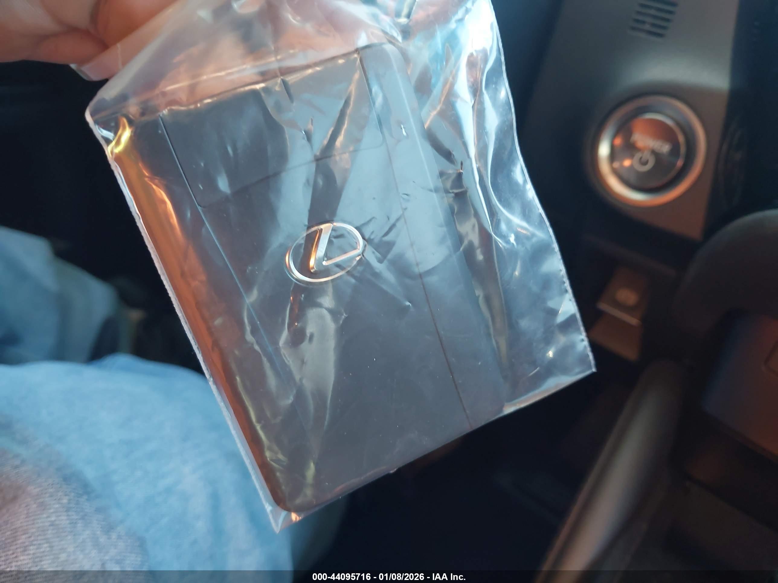 LEXUS ES image 11