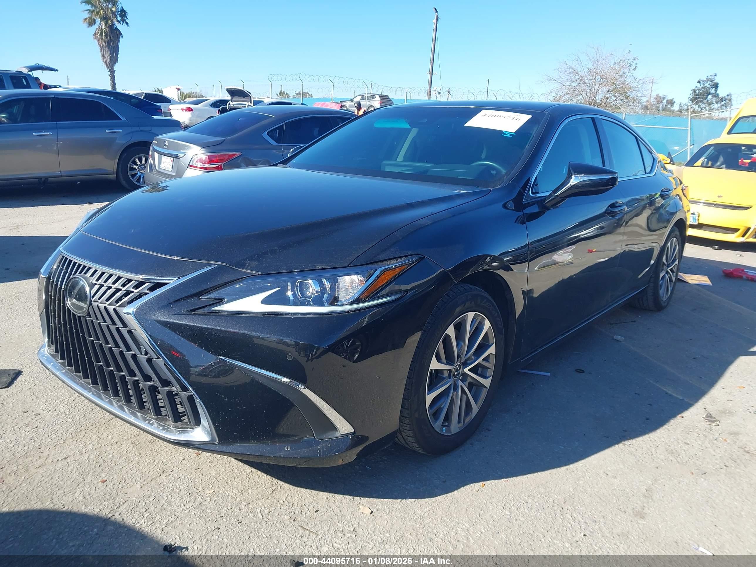 LEXUS ES image 2