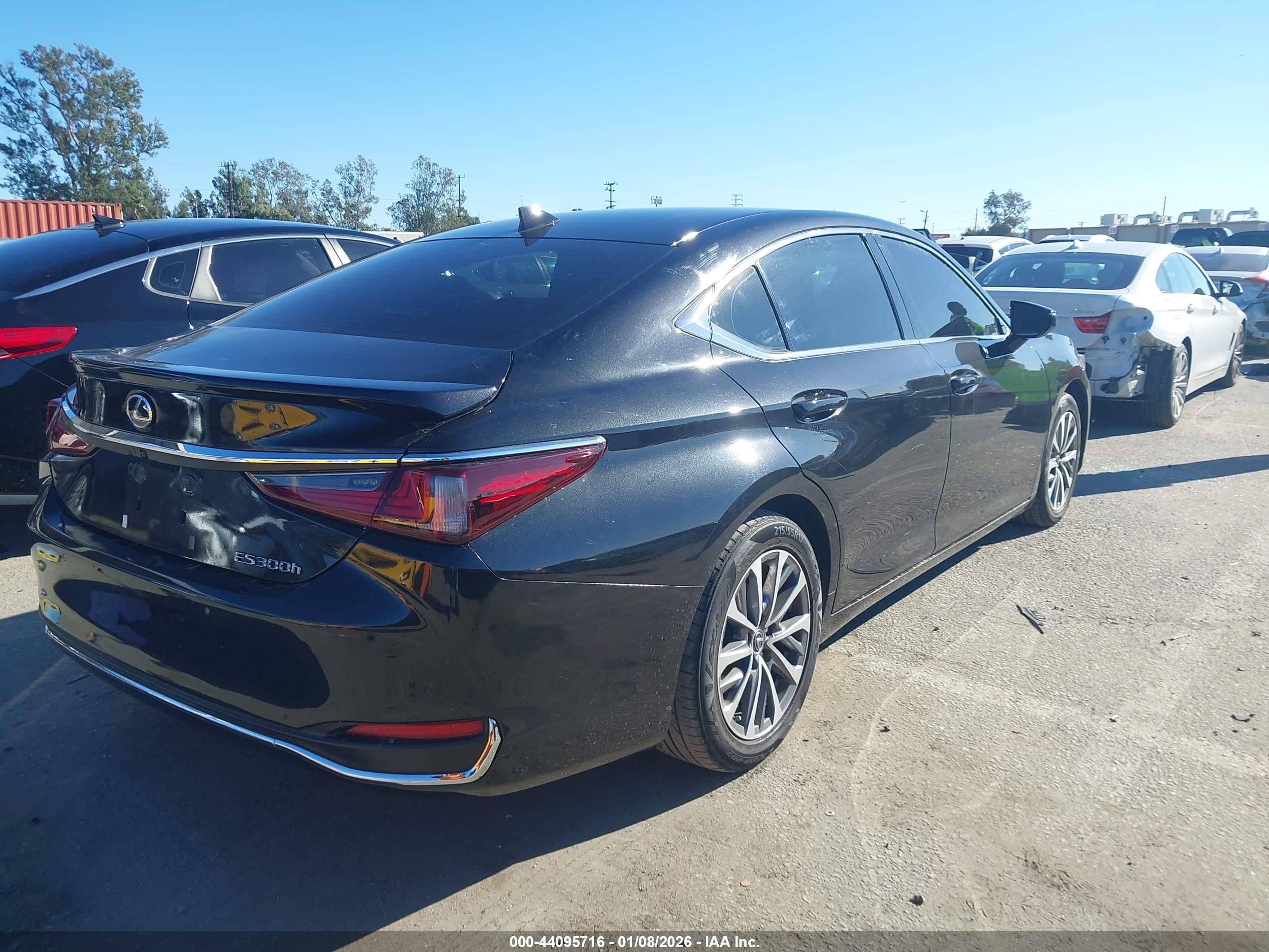 LEXUS ES image 4