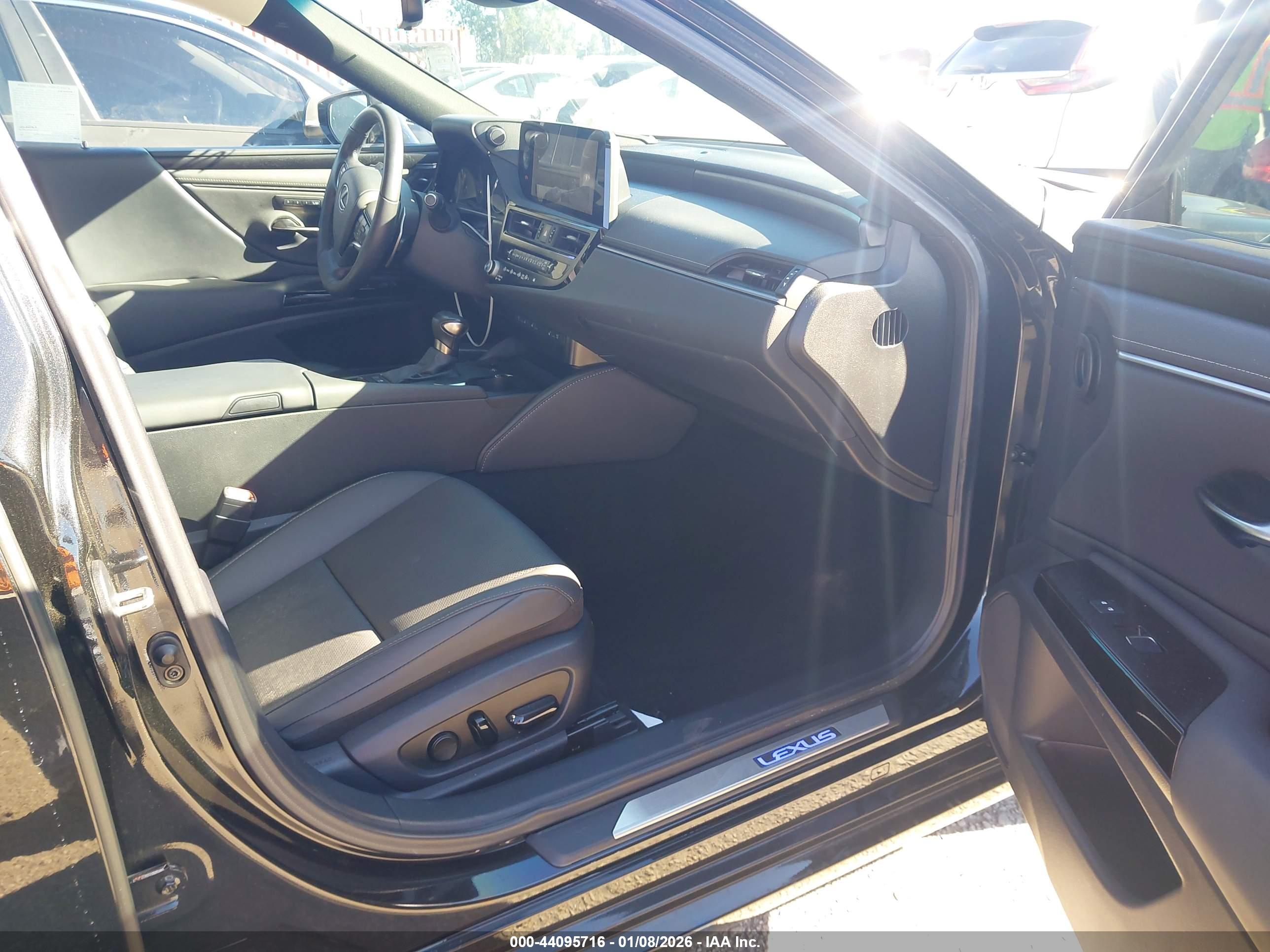 LEXUS ES image 5