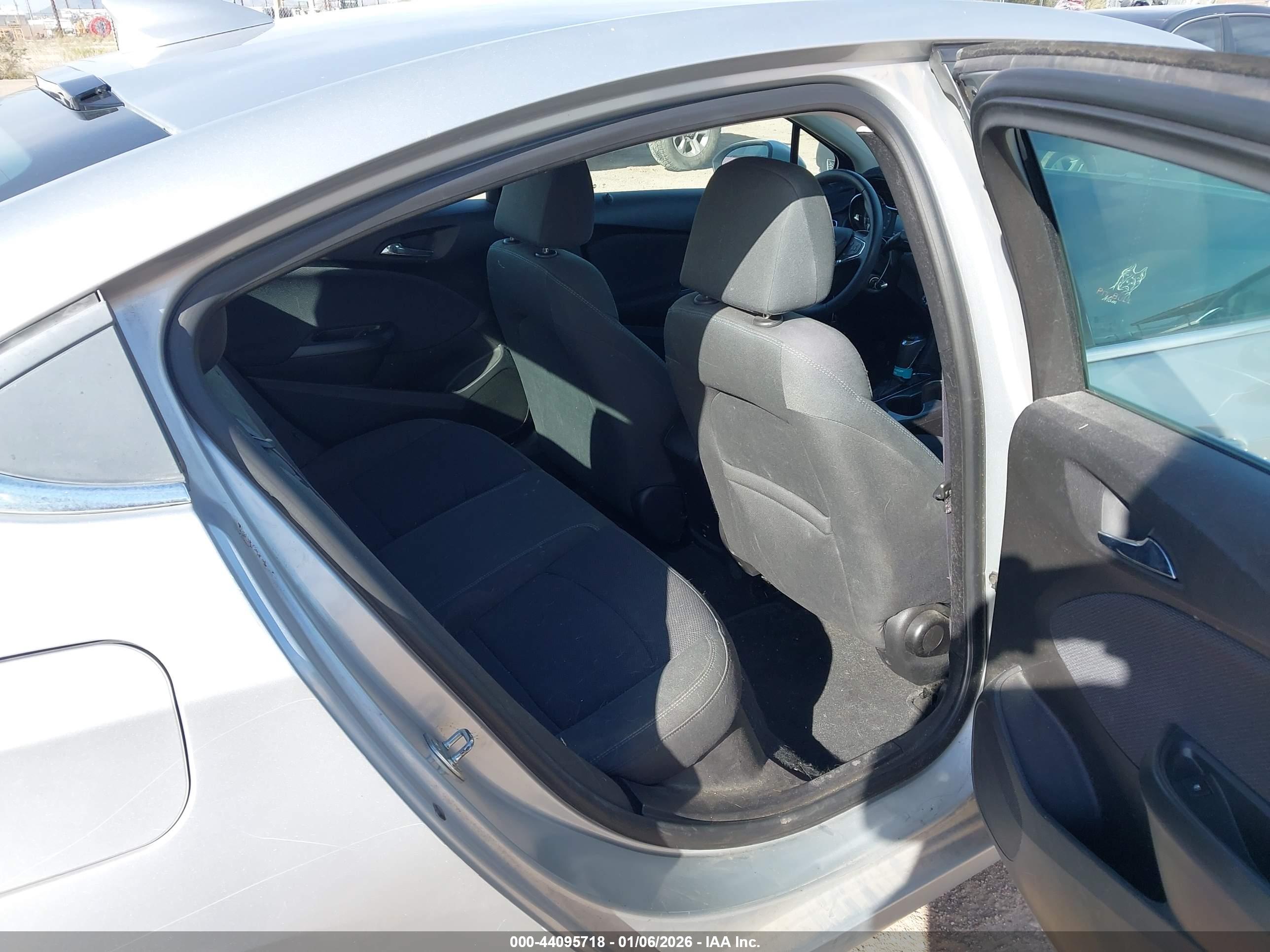 CHEVROLET CRUZE image 8