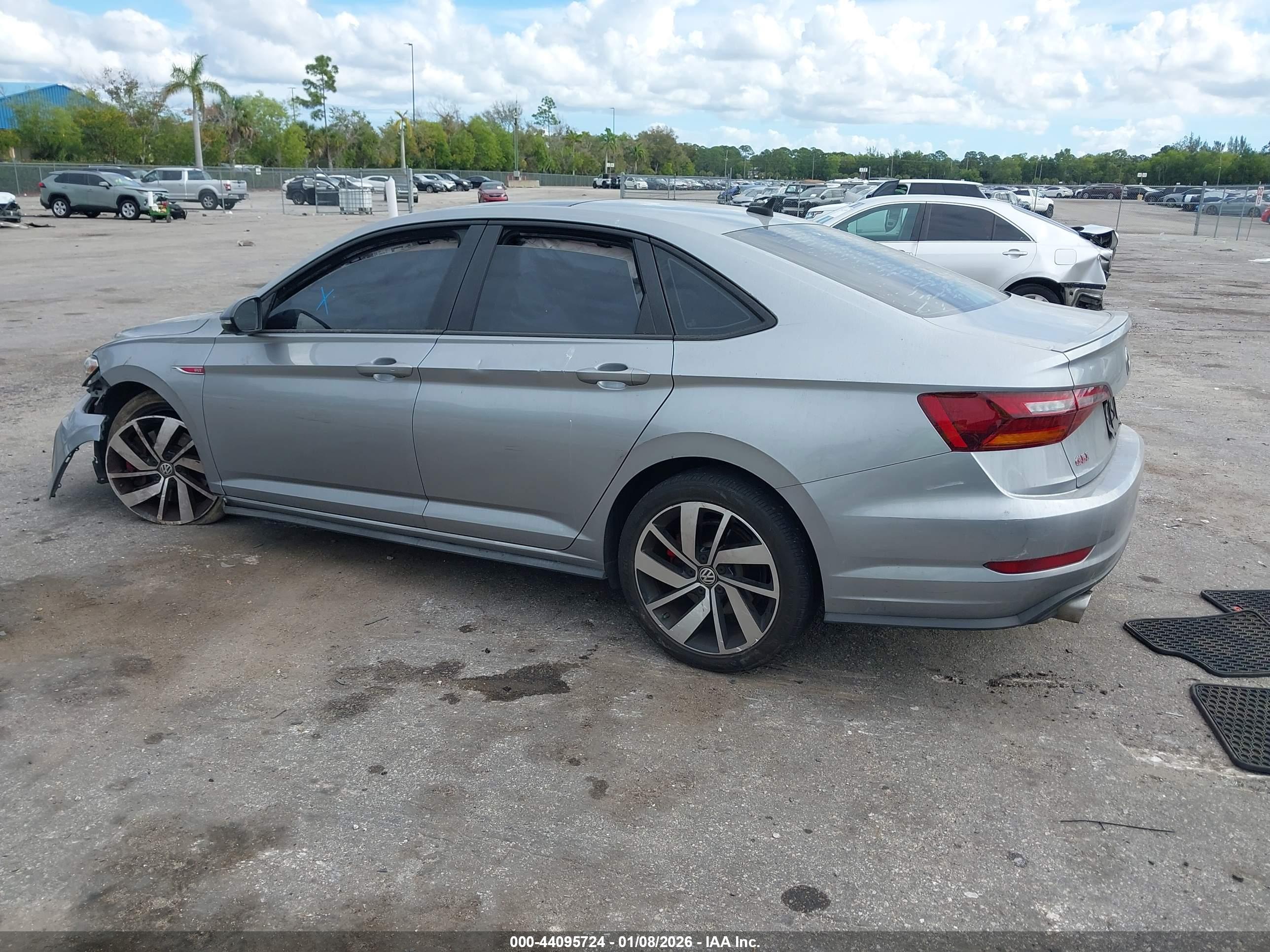 VOLKSWAGEN JETTA image 3