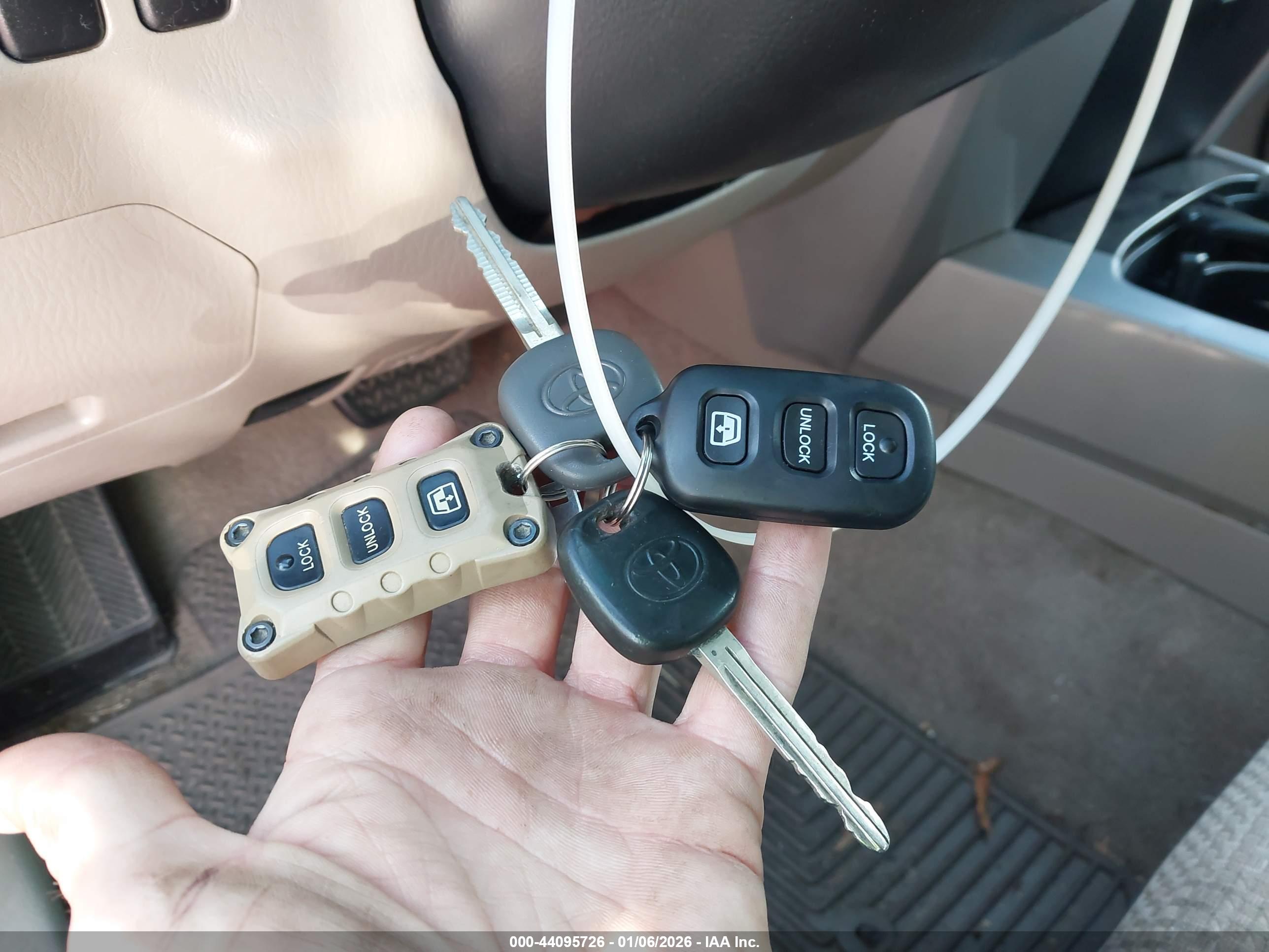 TOYOTA 4RUNNER image 11