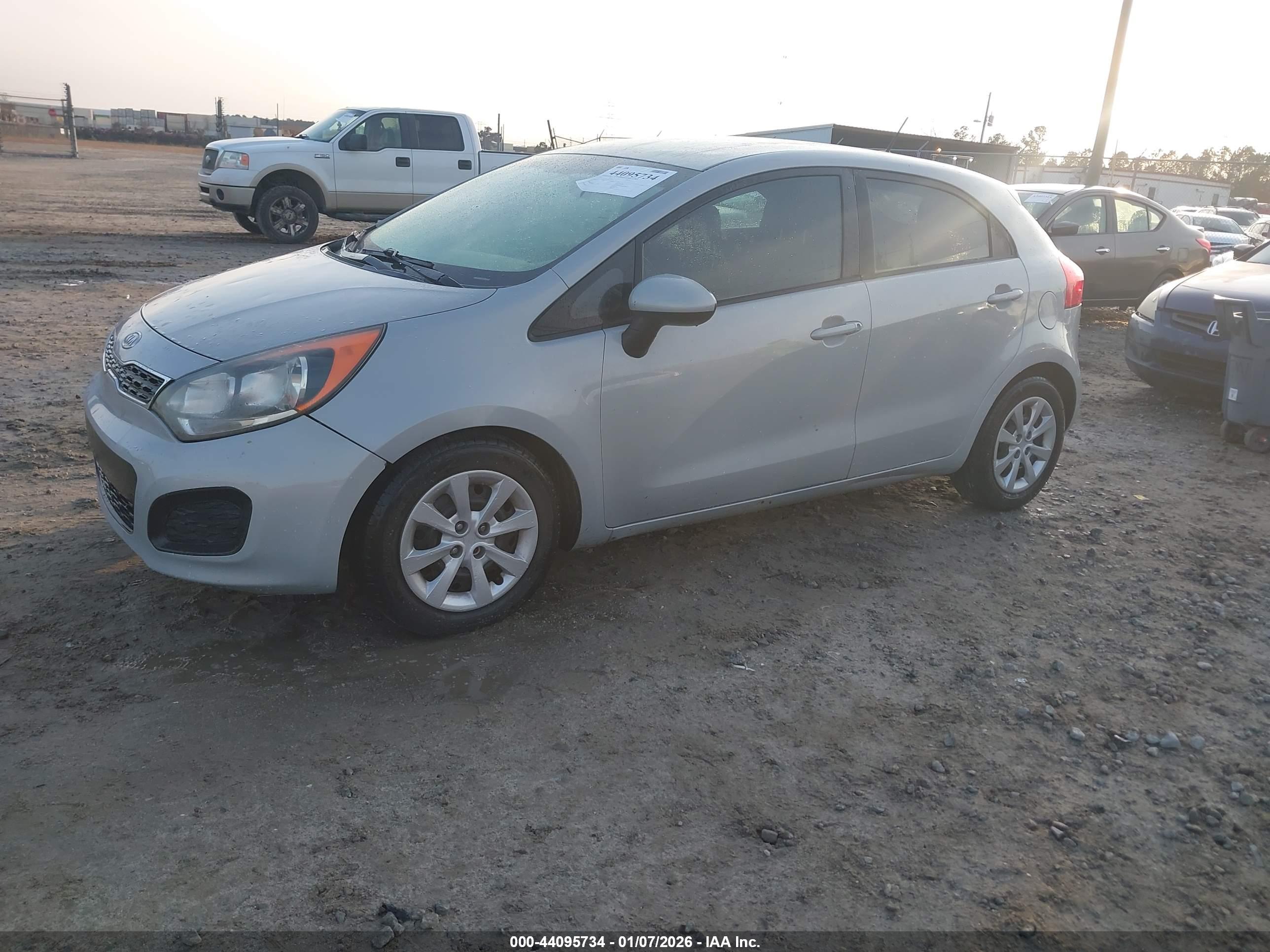 KIA RIO5 image 2