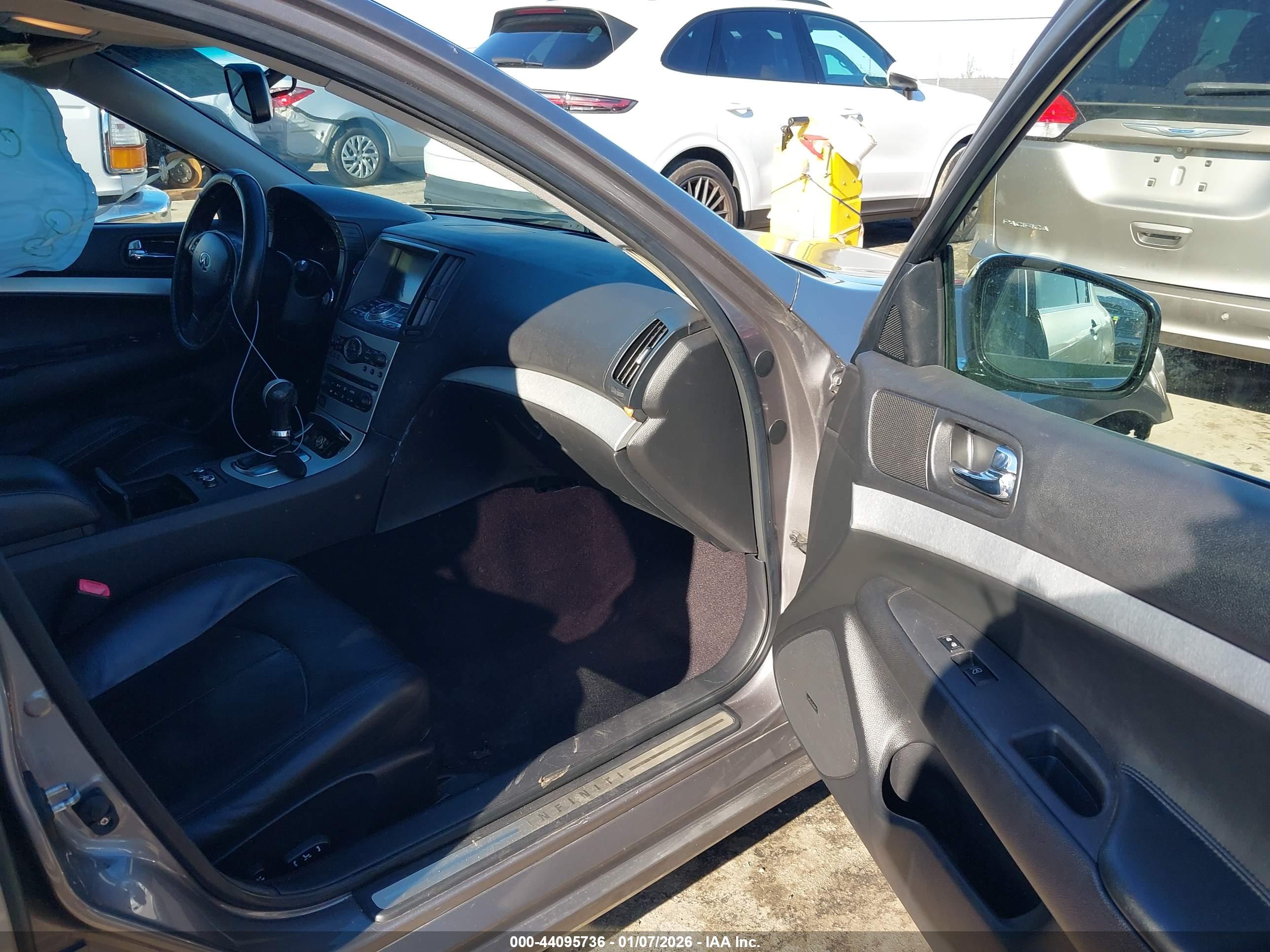 INFINITI G37 image 5