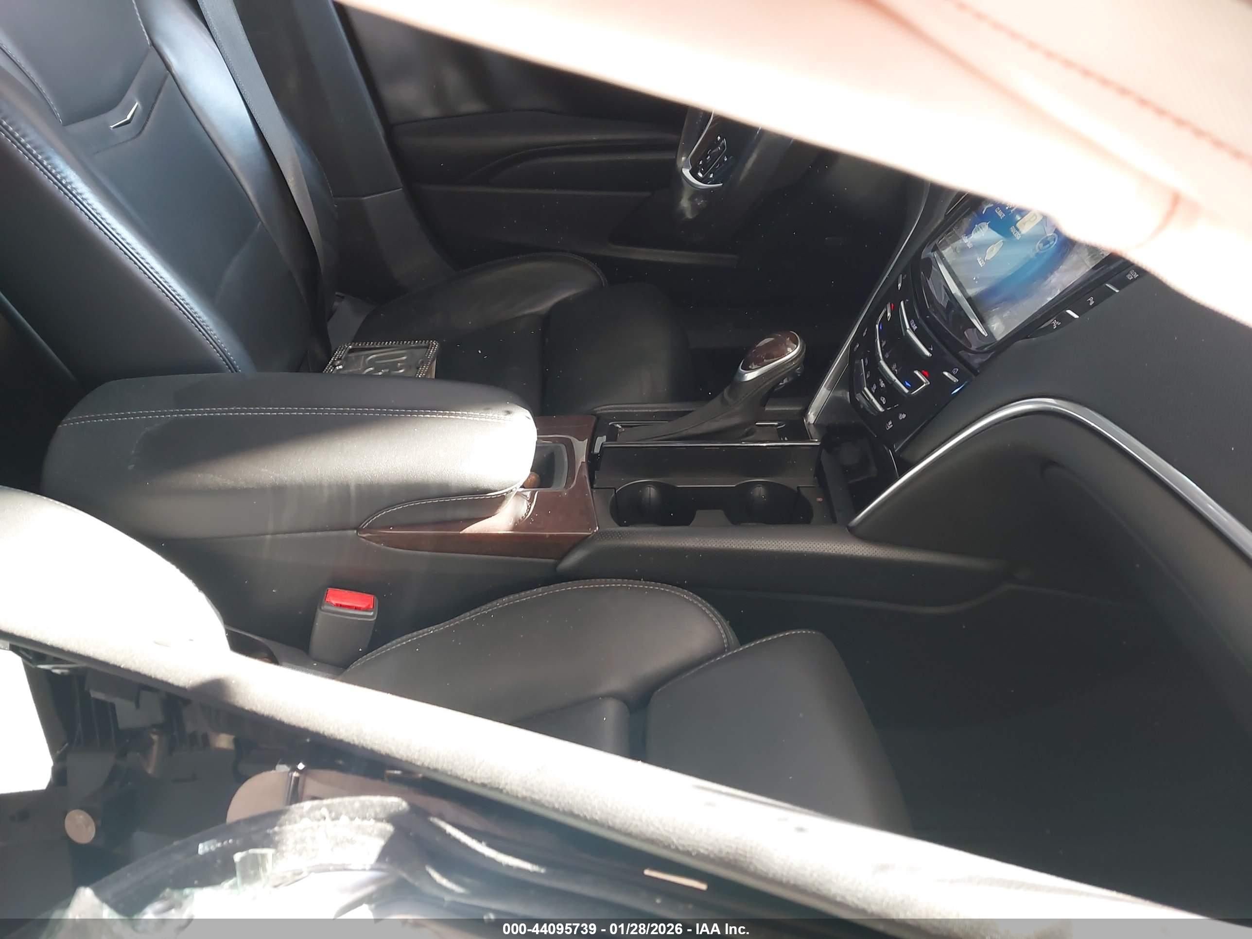 CADILLAC XTS image 5