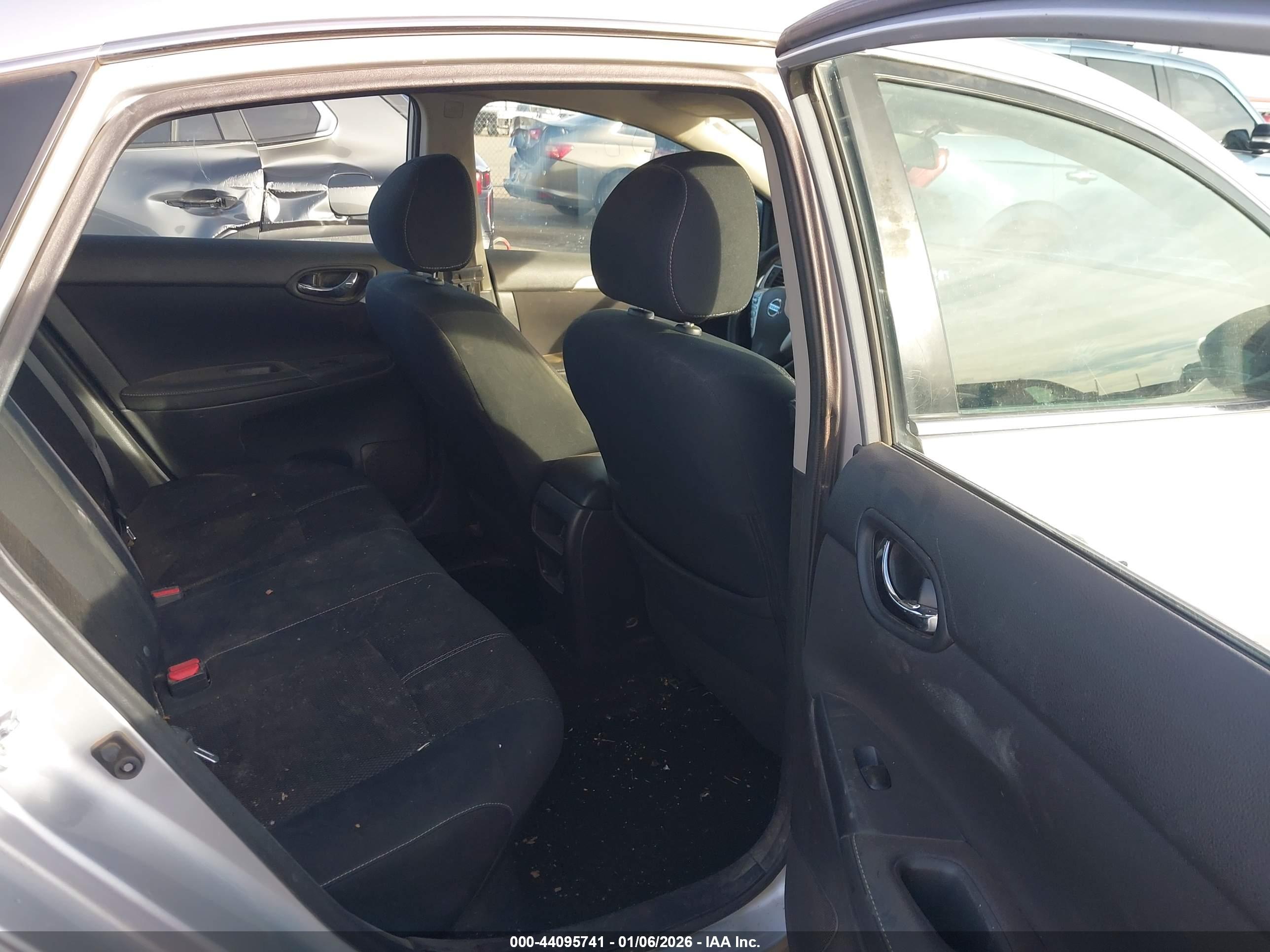 NISSAN SENTRA image 8
