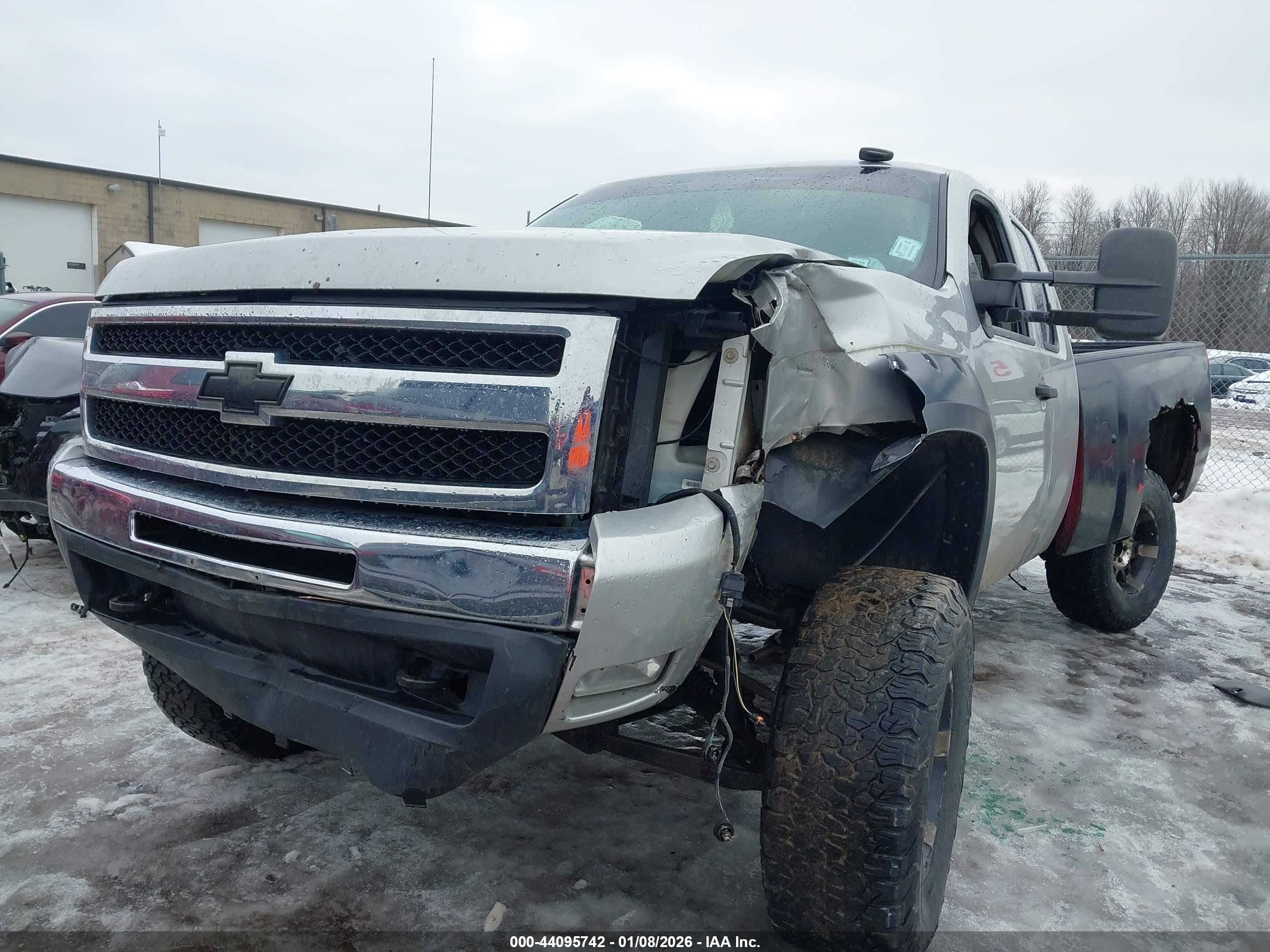 CHEVROLET SILVERADO image 2