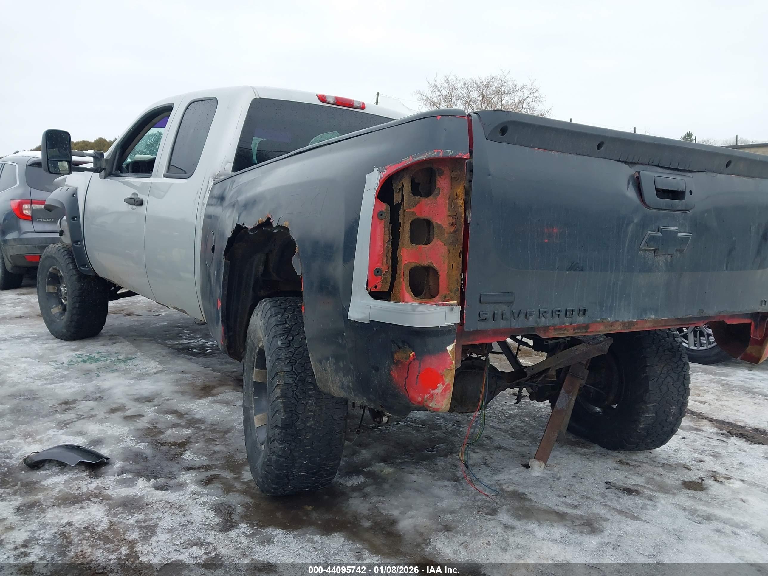 CHEVROLET SILVERADO image 3