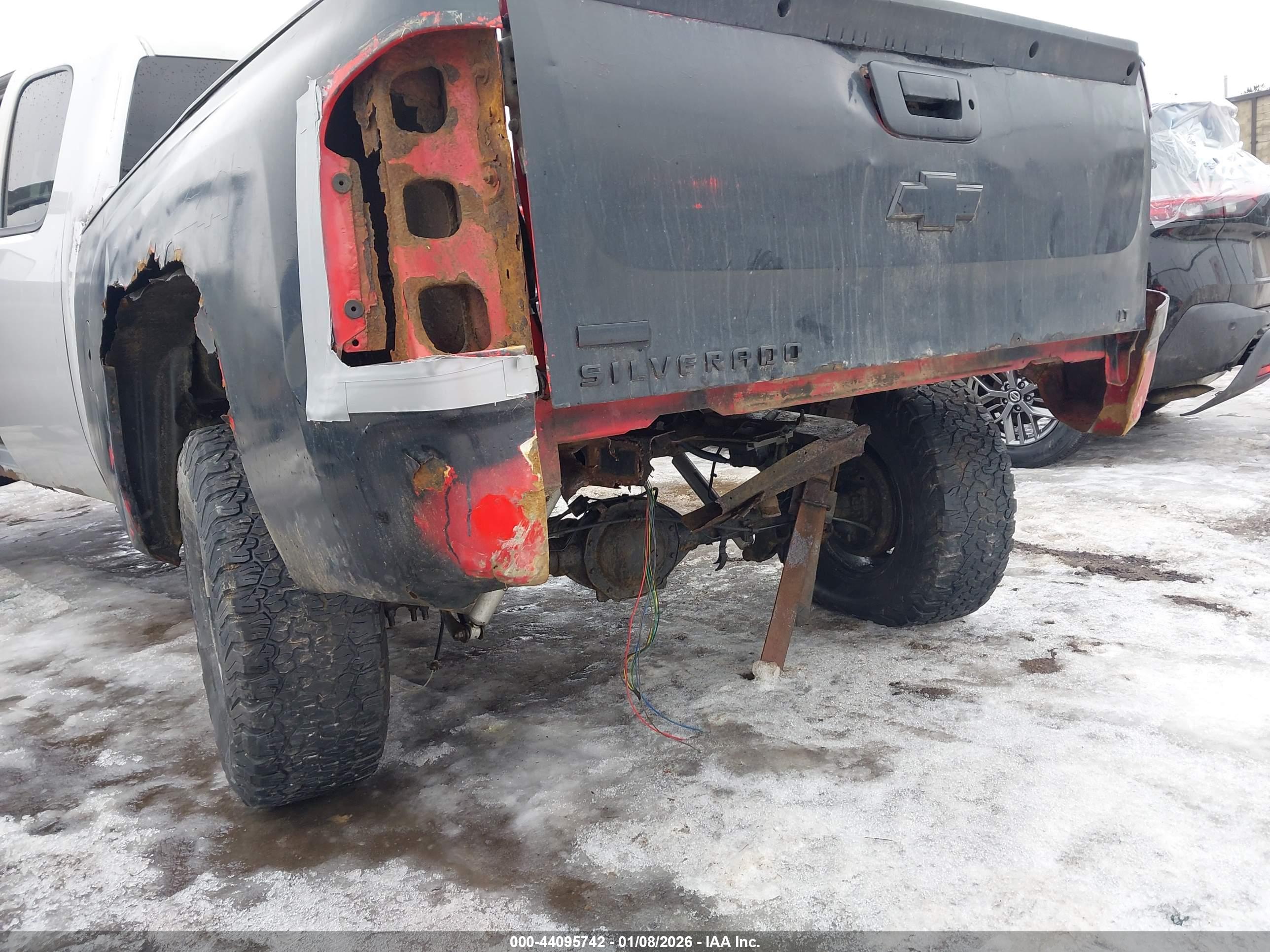 CHEVROLET SILVERADO image 6