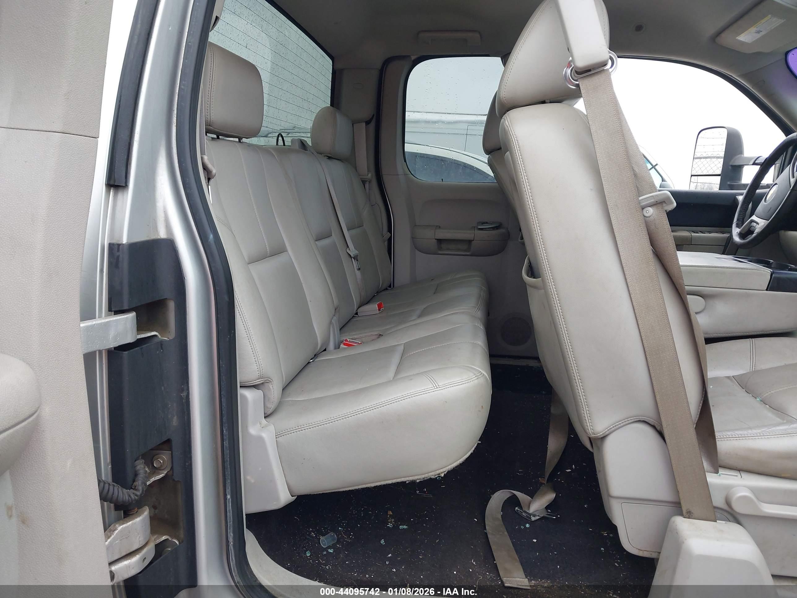 CHEVROLET SILVERADO image 8