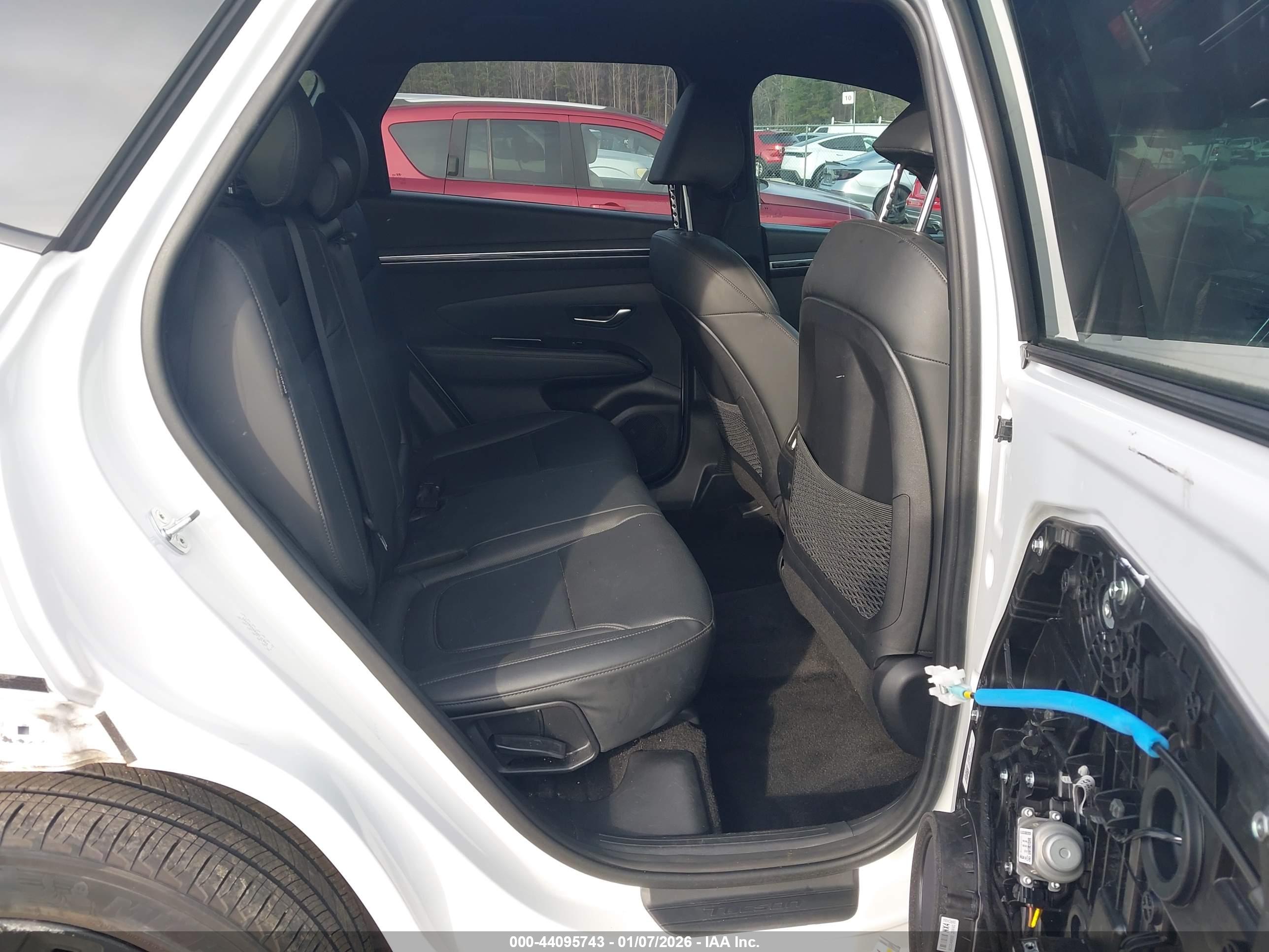 HYUNDAI TUCSON image 8