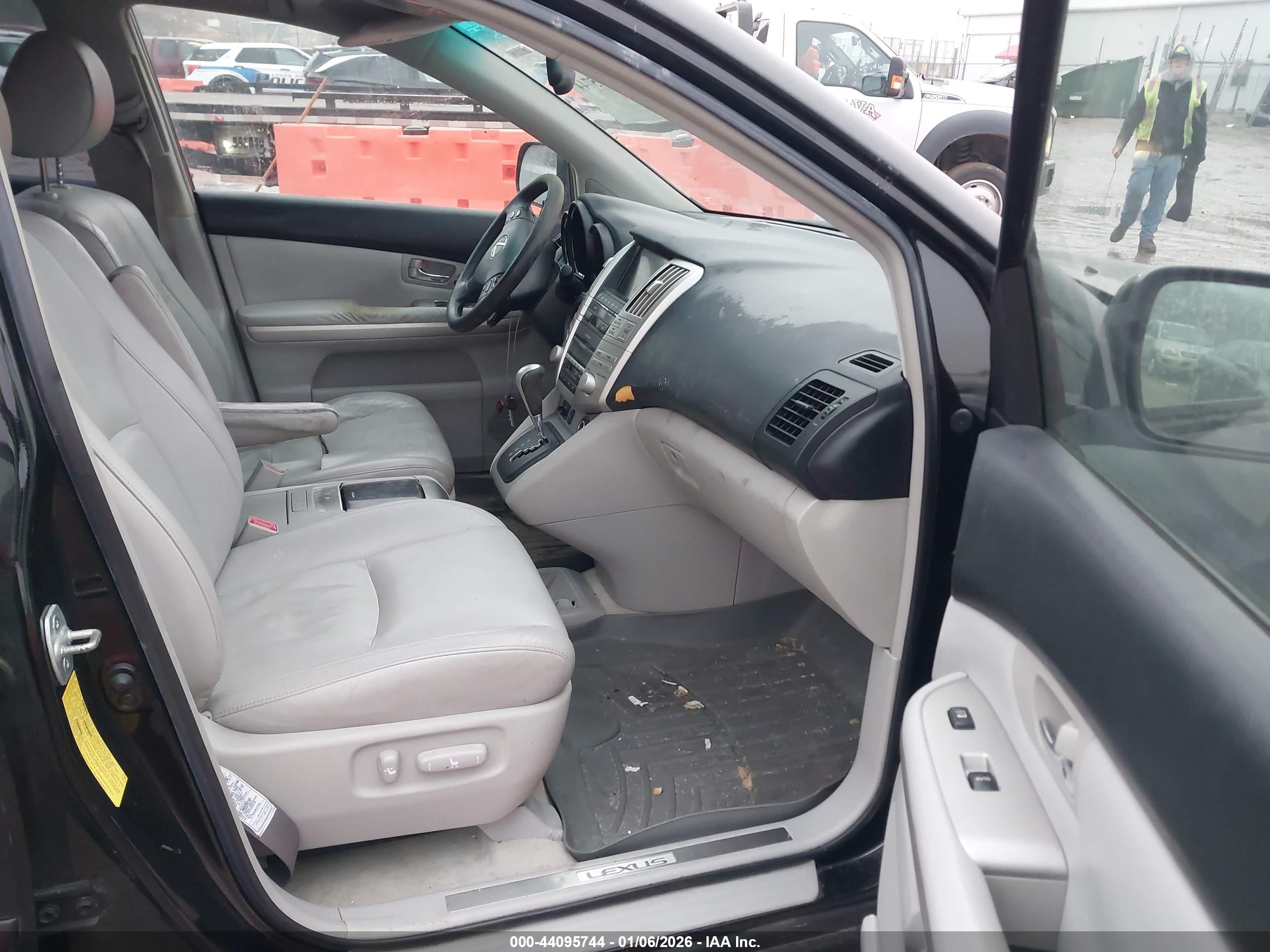 LEXUS RX image 5