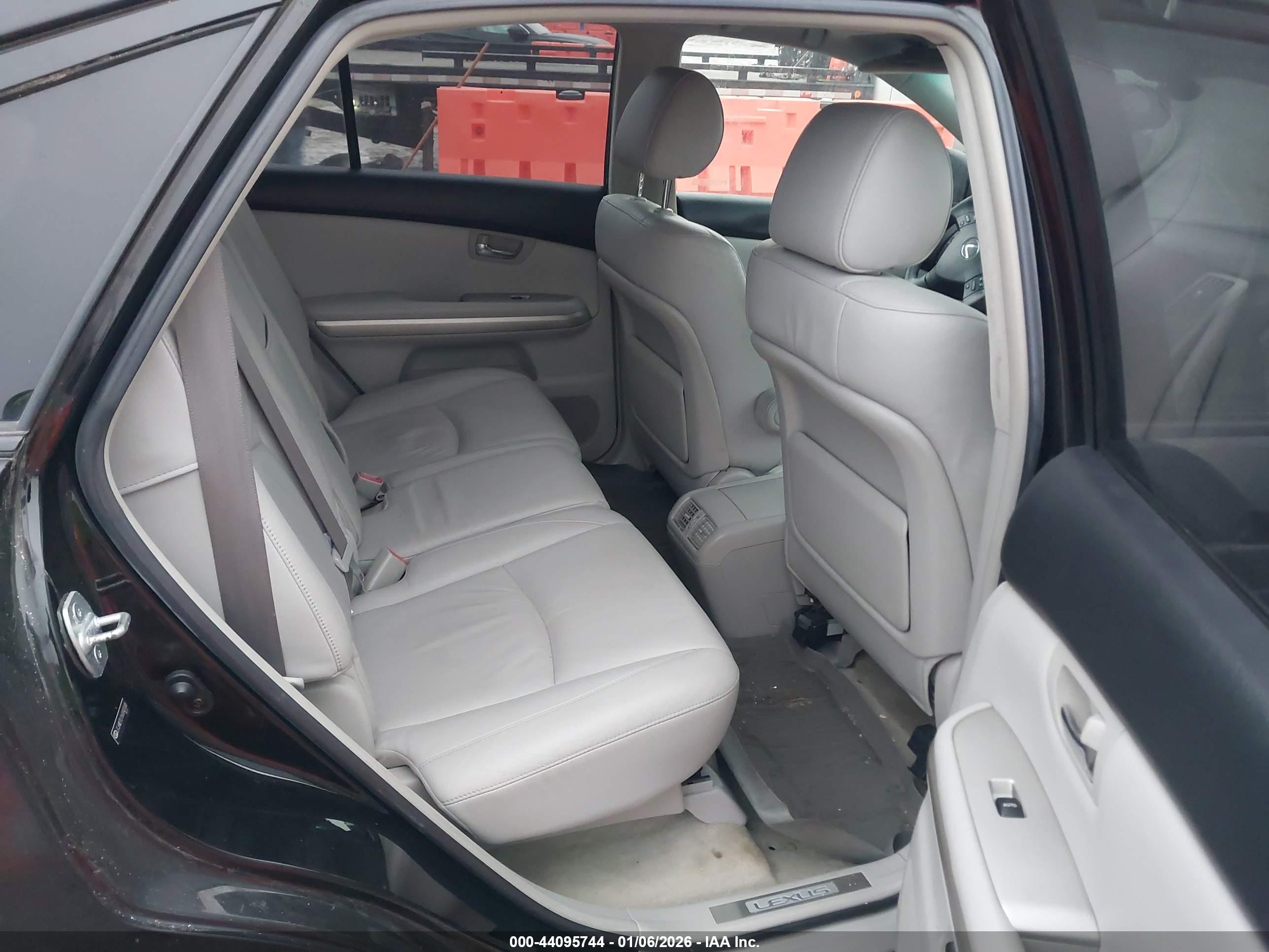 LEXUS RX image 8