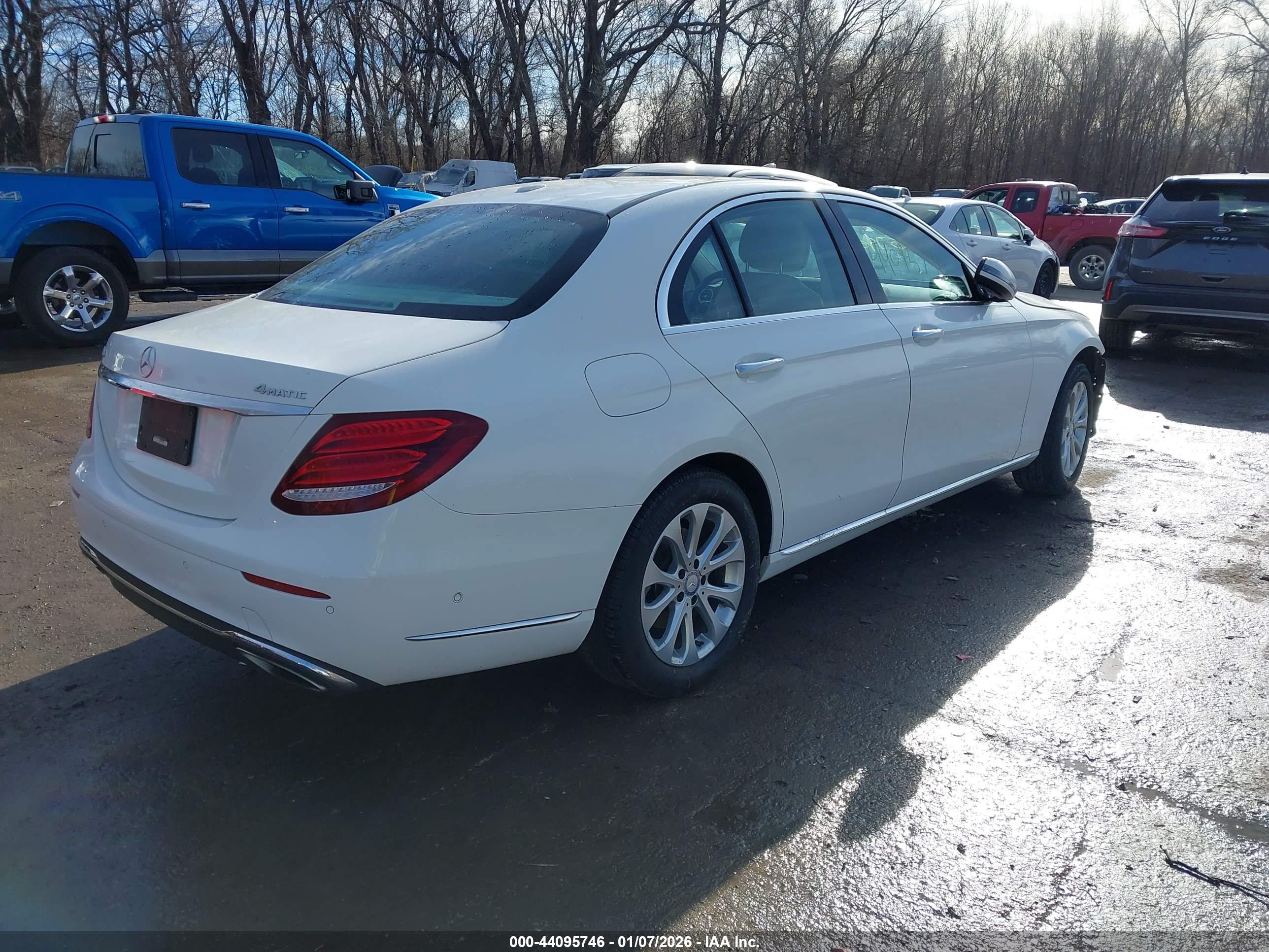 MERCEDES-BENZ E image 4