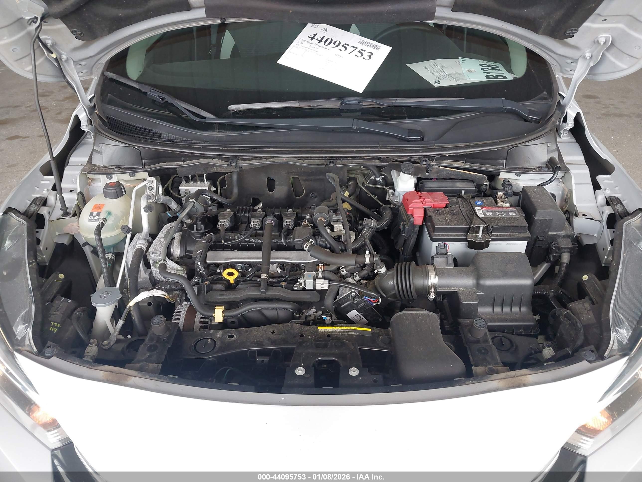 NISSAN VERSA image 10