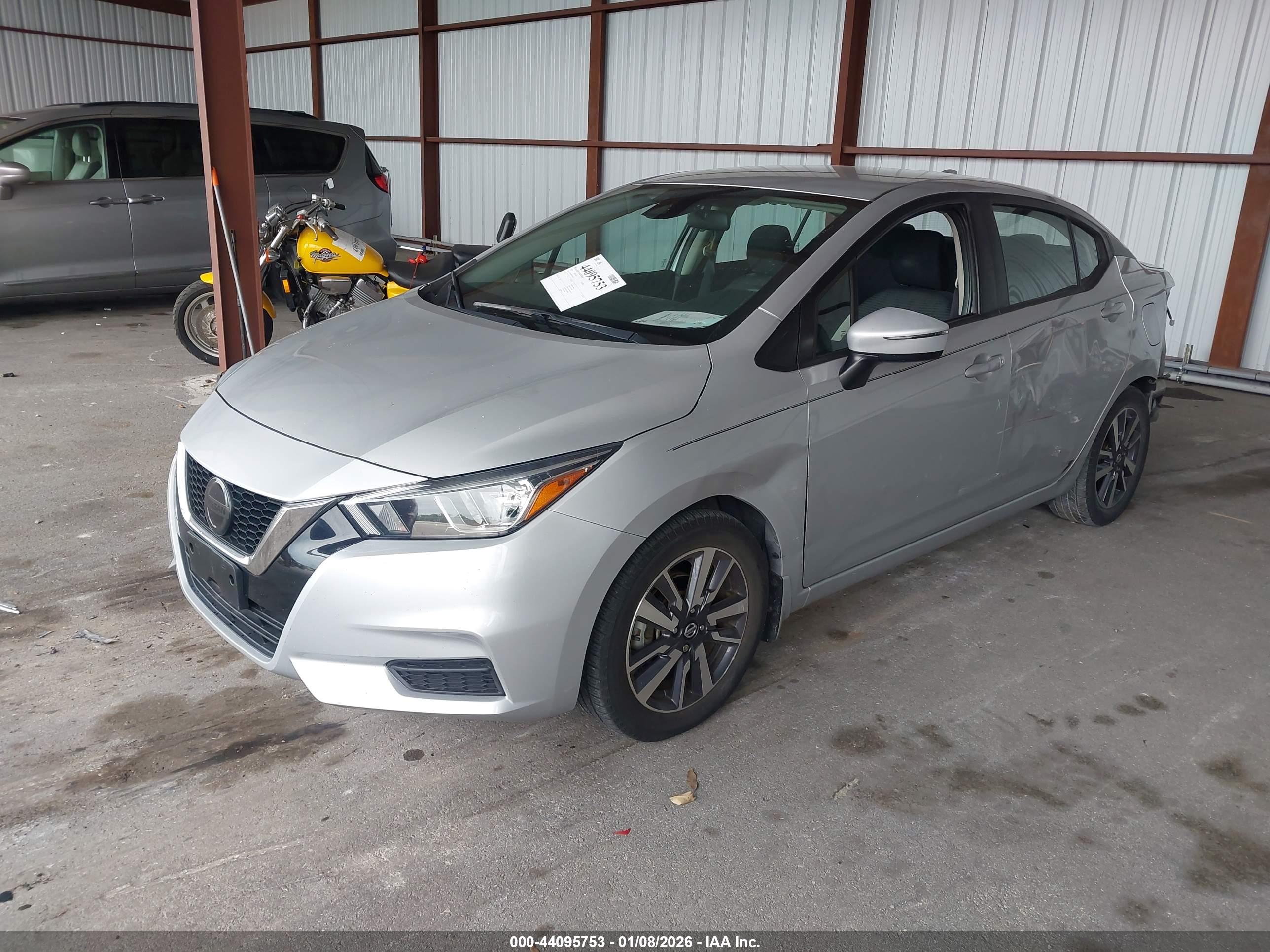 NISSAN VERSA image 2
