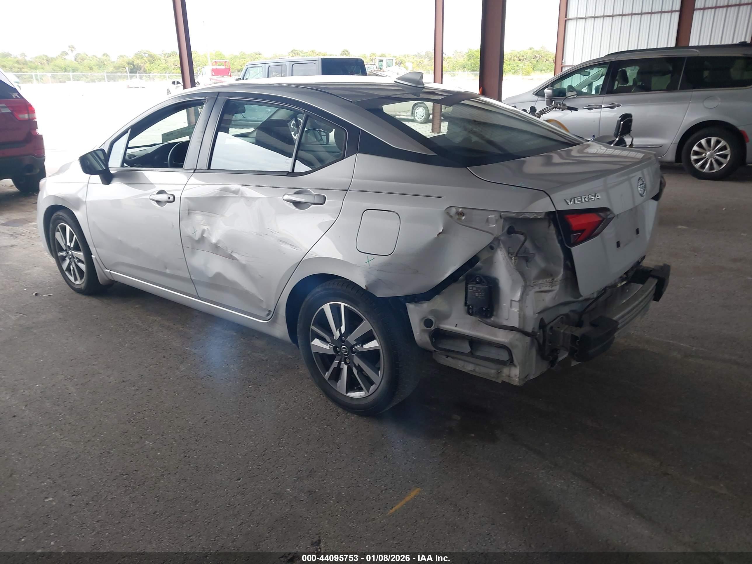 NISSAN VERSA image 3