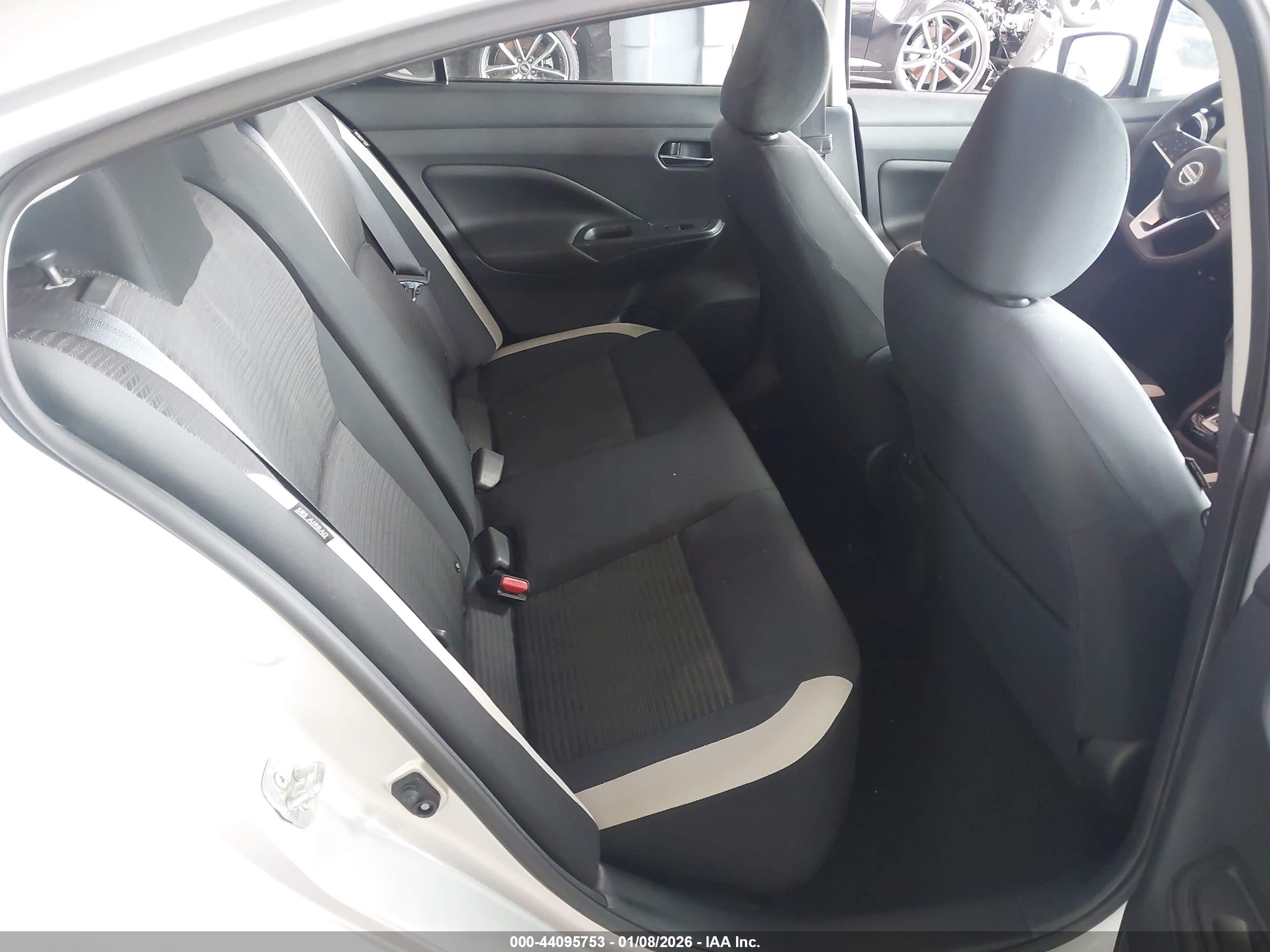 NISSAN VERSA image 8