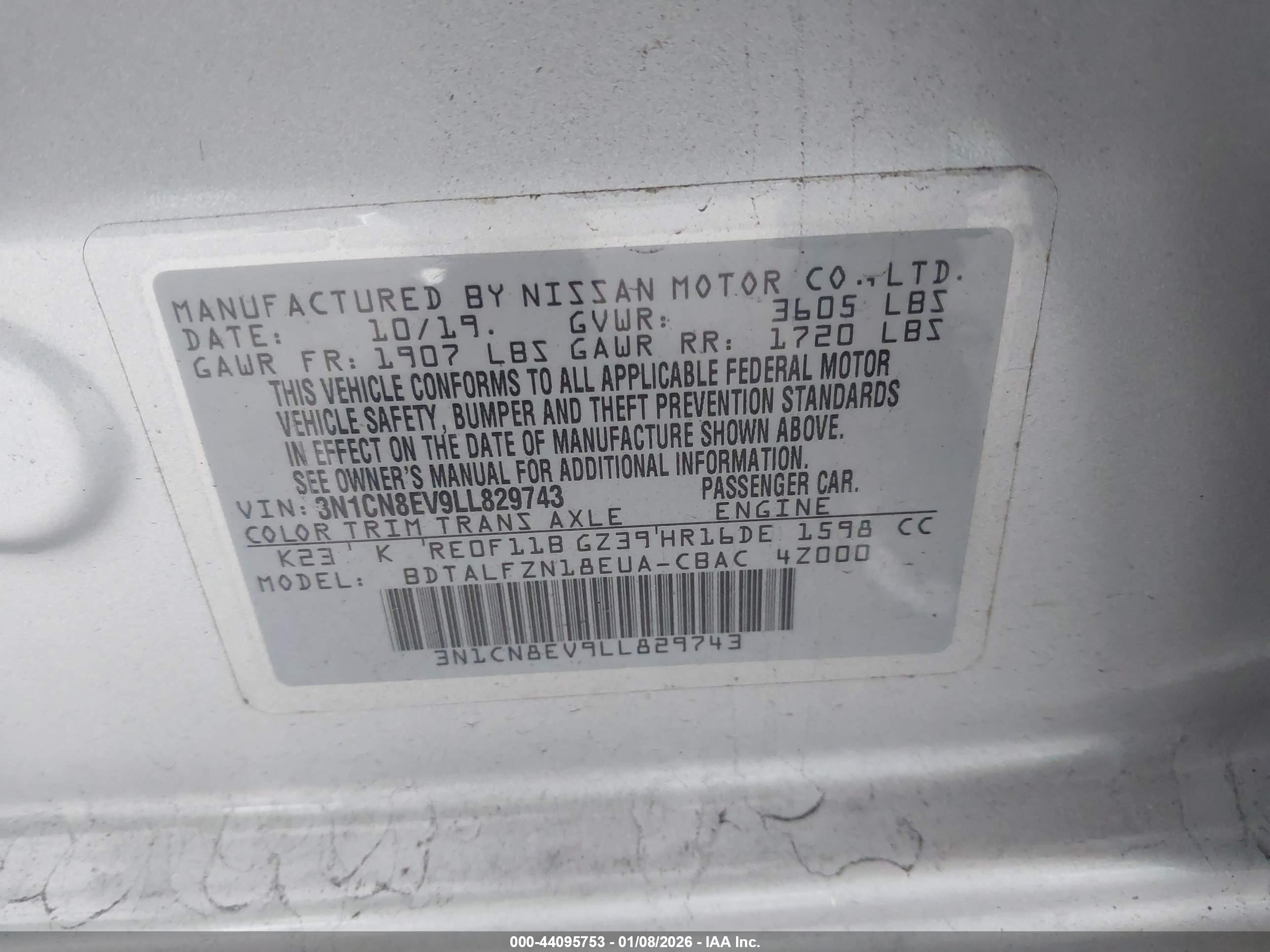 NISSAN VERSA image 9