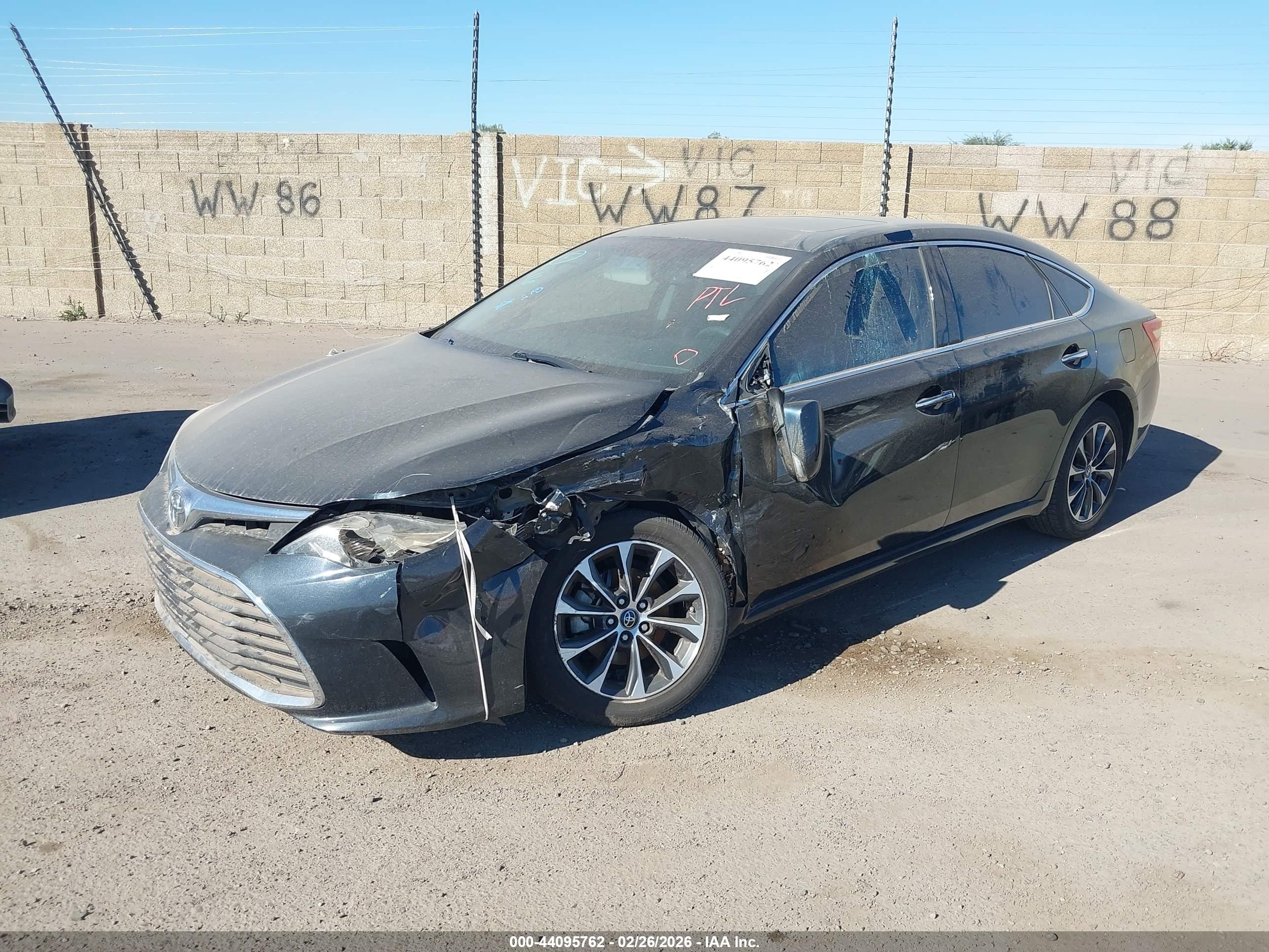 TOYOTA AVALON image 2