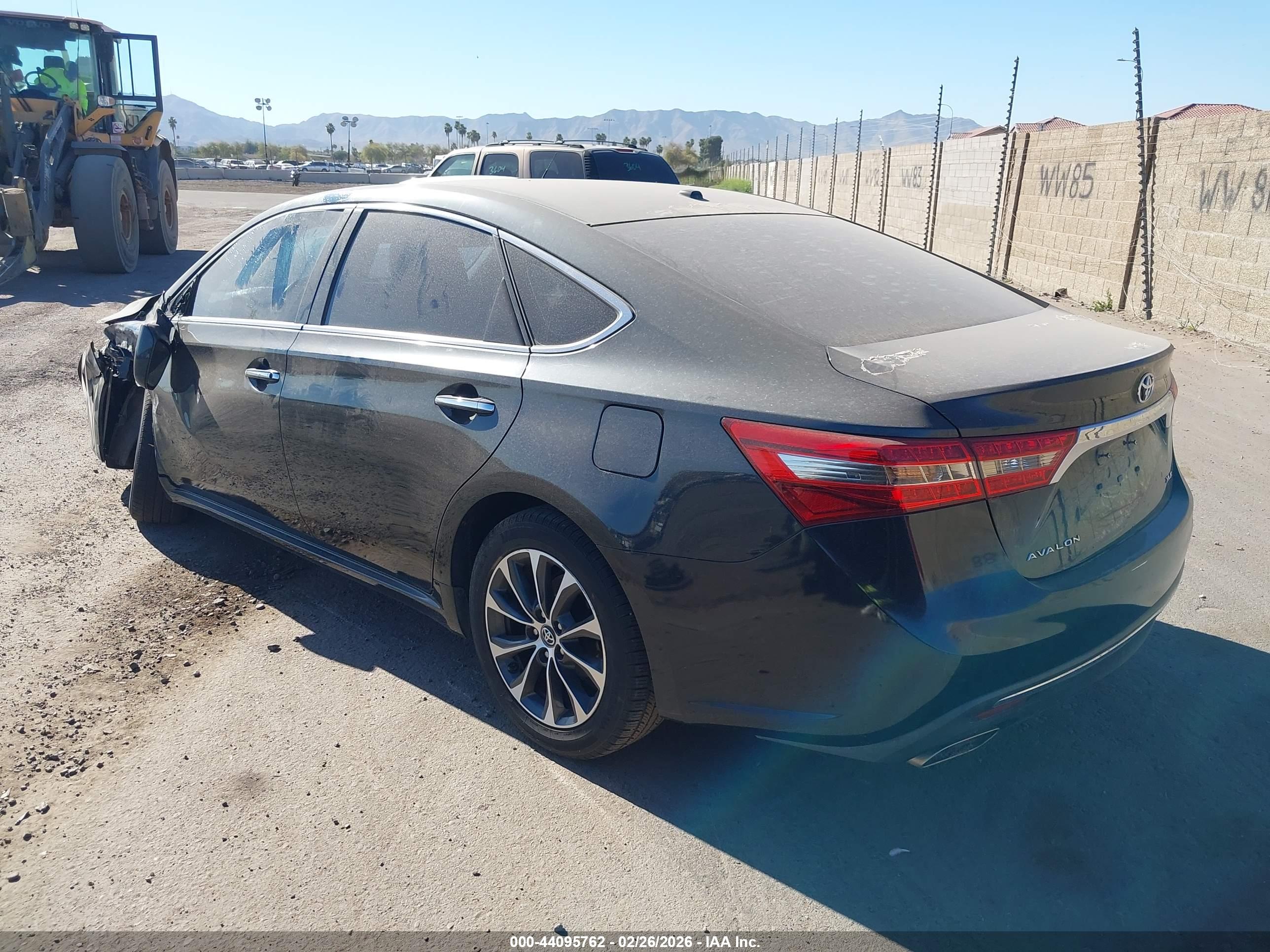 TOYOTA AVALON image 3