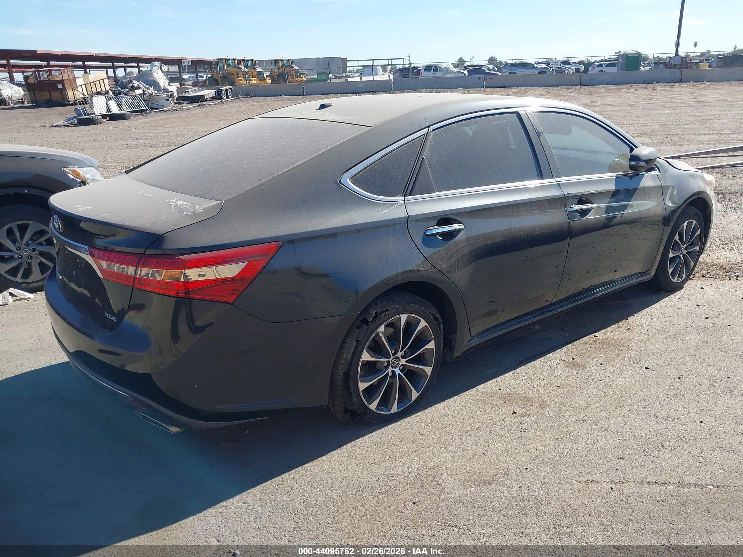 TOYOTA AVALON image 4
