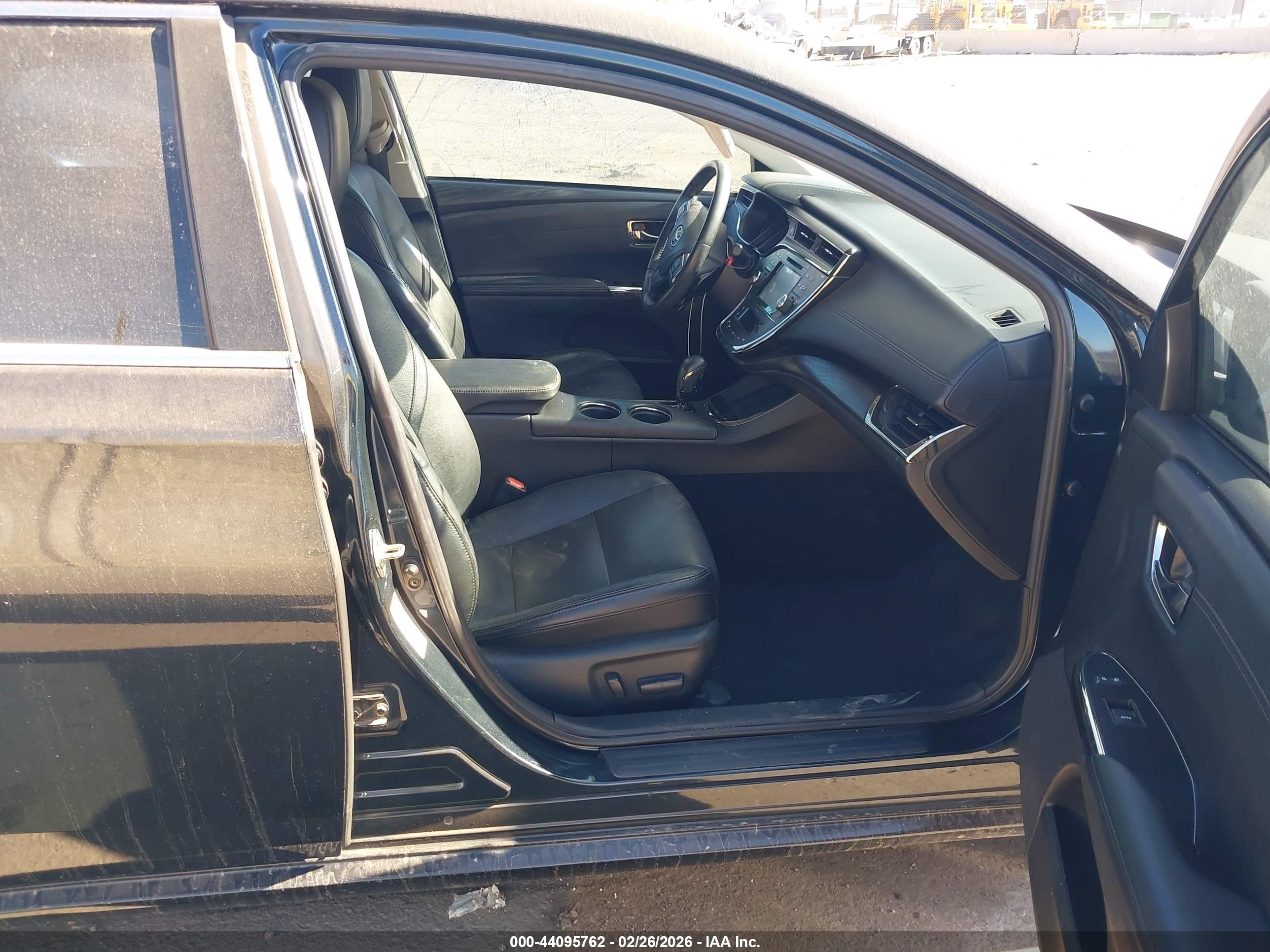 TOYOTA AVALON image 5