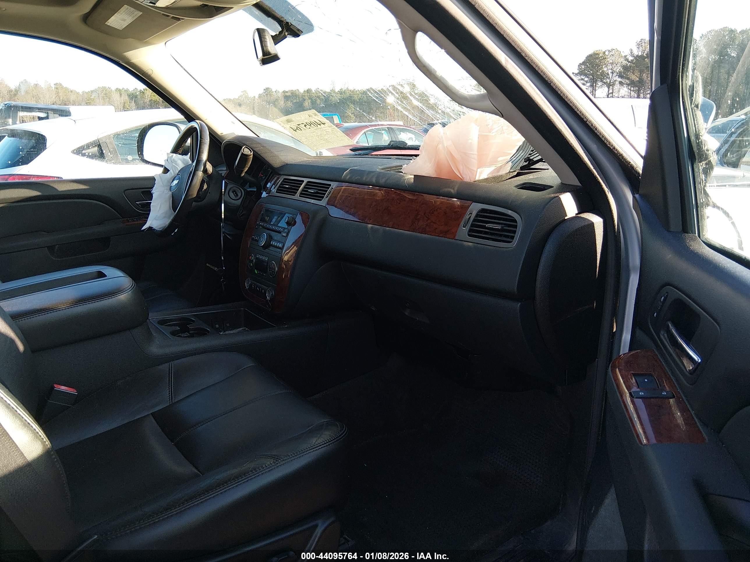 CHEVROLET TAHOE image 5
