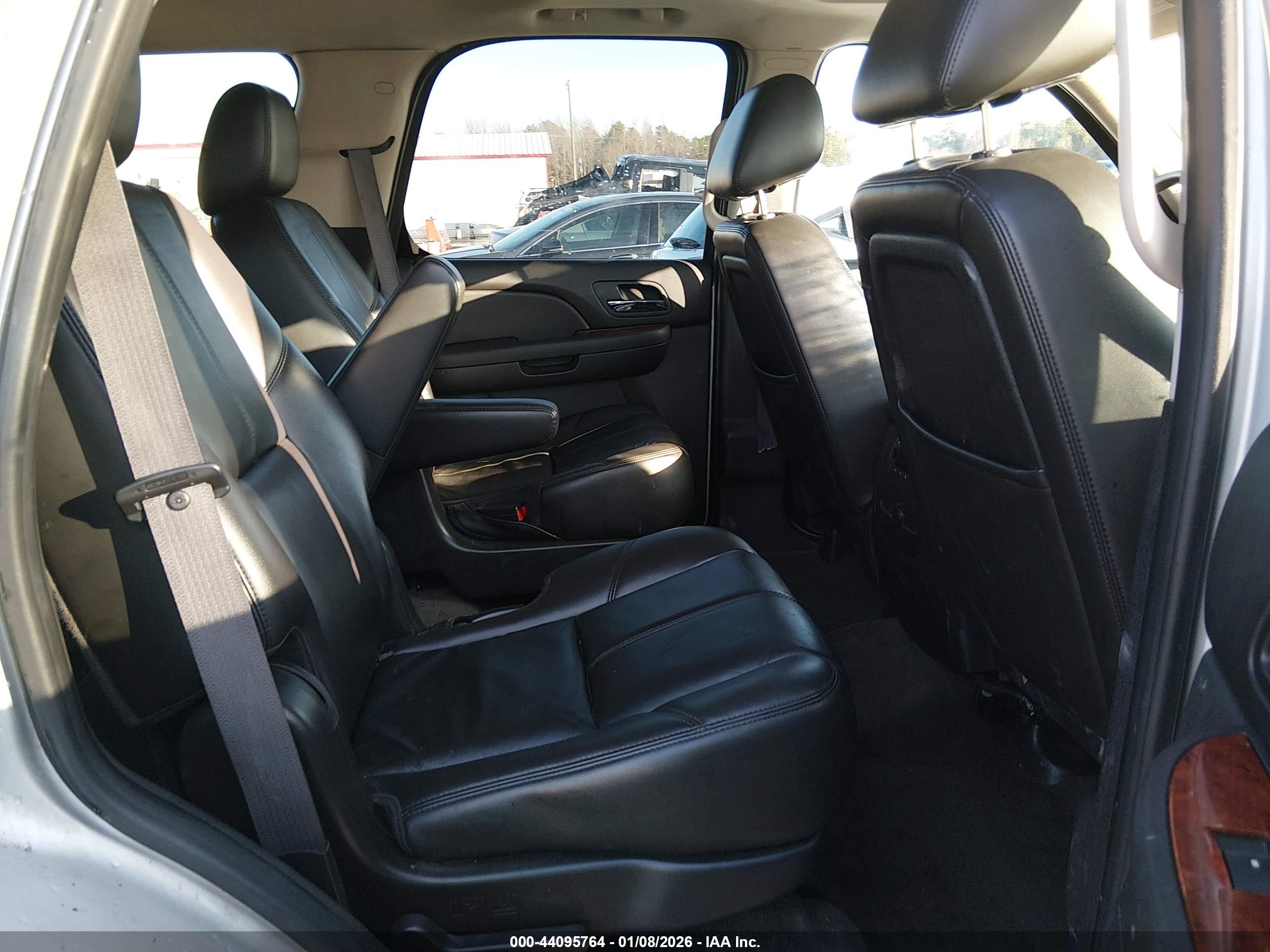 CHEVROLET TAHOE image 8