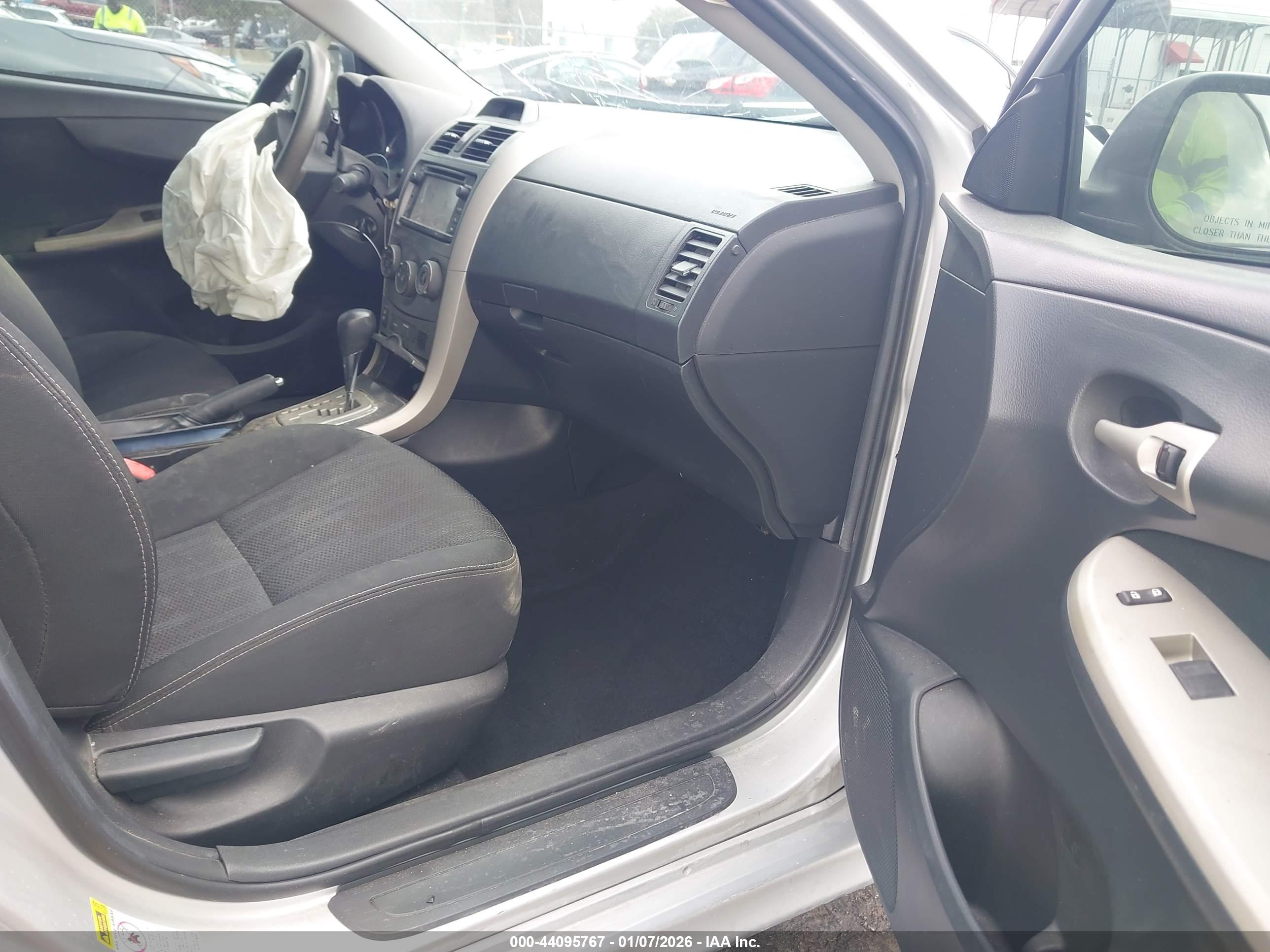 TOYOTA COROLLA image 5